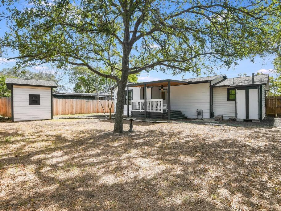 Holiday home Modern Cottage+8 Guests+covered Patio+weber Grill San Antonio