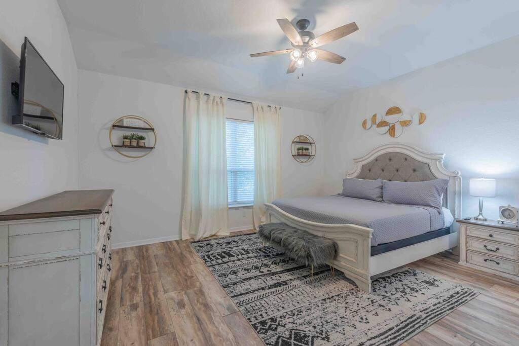 Spacious Family Near Seaworld And Lafb *
