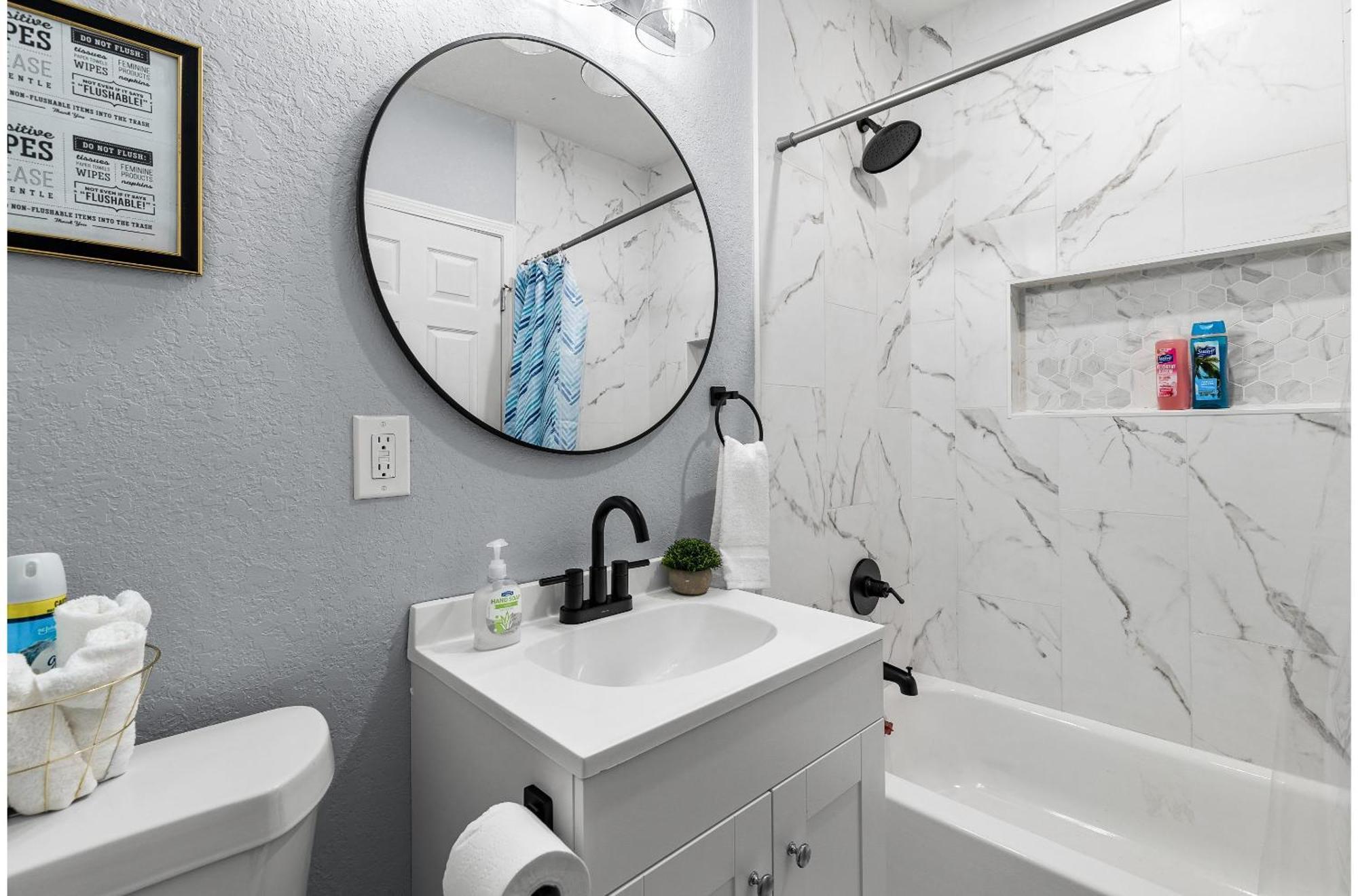 Holiday home Inviting 4br2.5ba Downtown With Ample Space