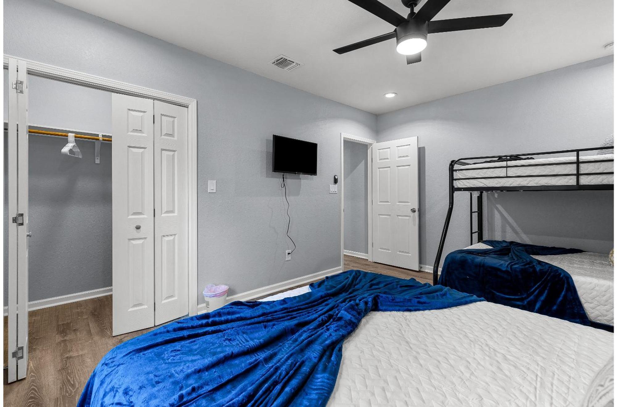 Inviting 4br2.5ba Downtown With Ample Space