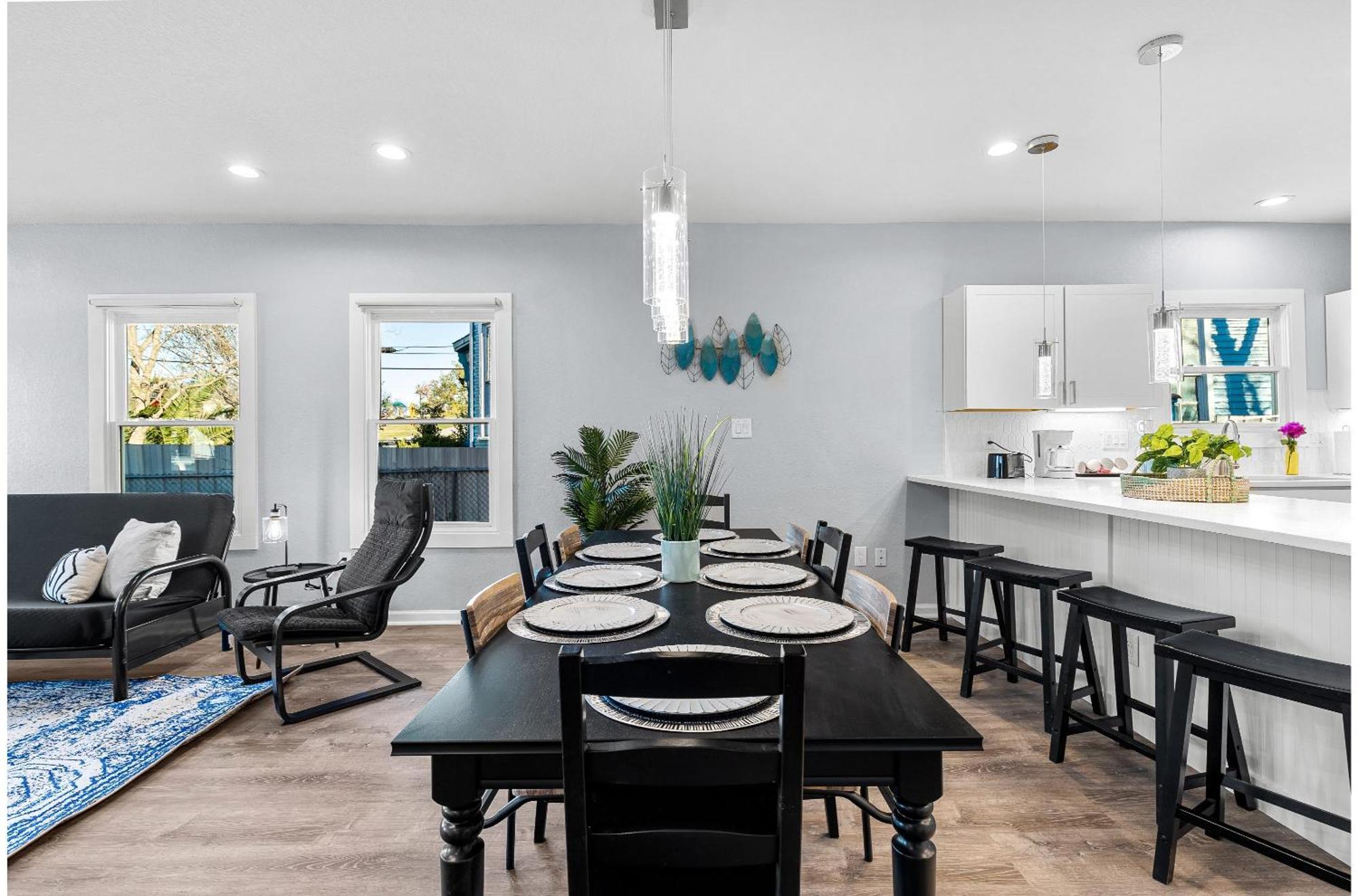 Inviting 4br2.5ba Downtown With Ample Space Holiday home *