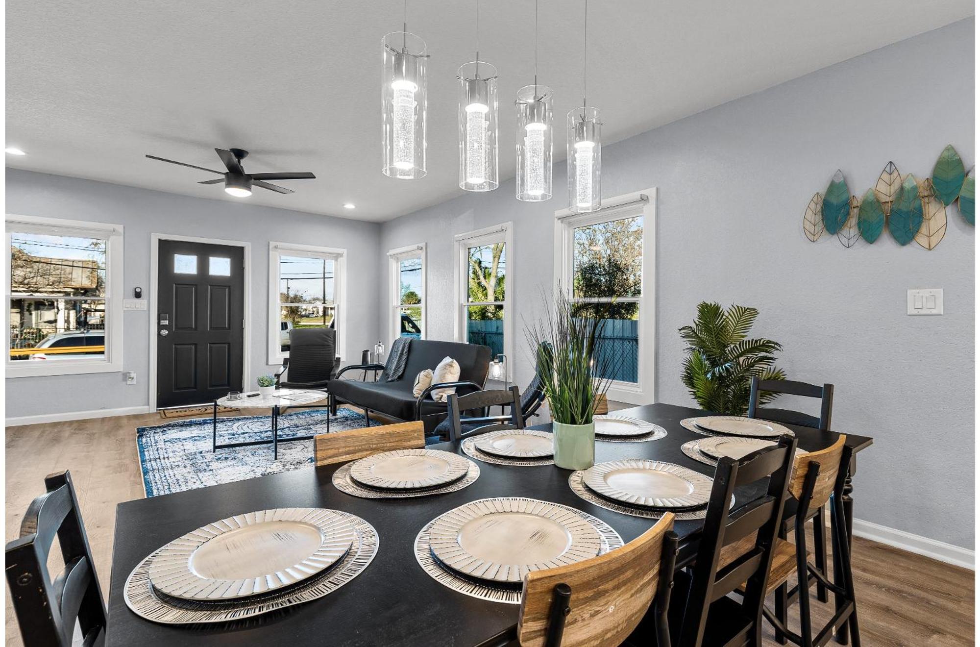 Inviting 4br2.5ba Downtown With Ample Space San Antonio