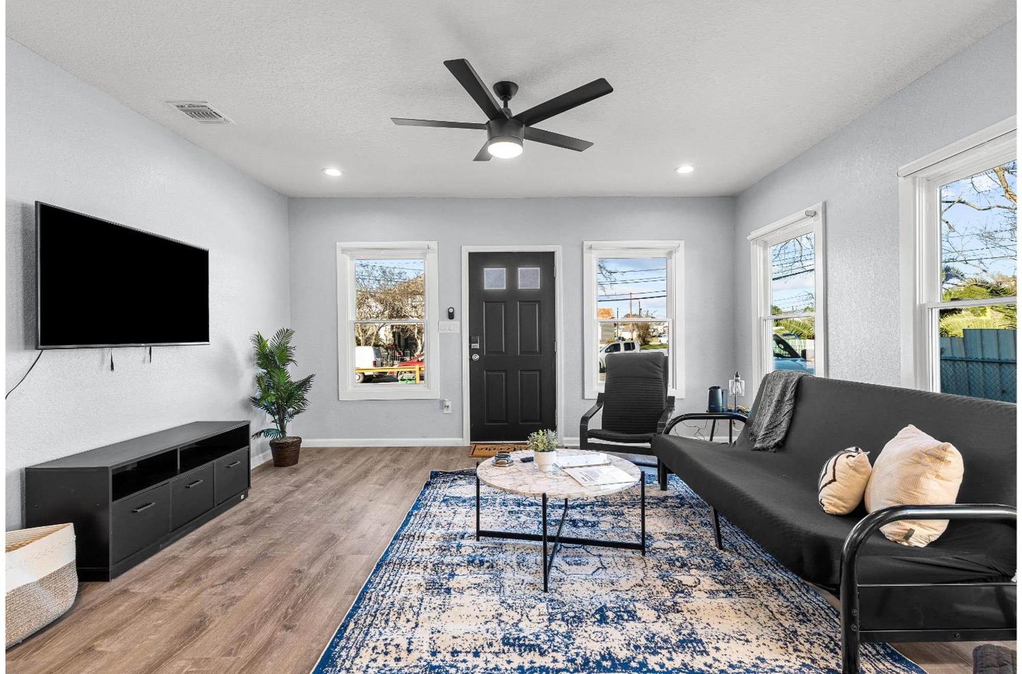 Inviting 4br2.5ba Downtown With Ample Space Holiday home *