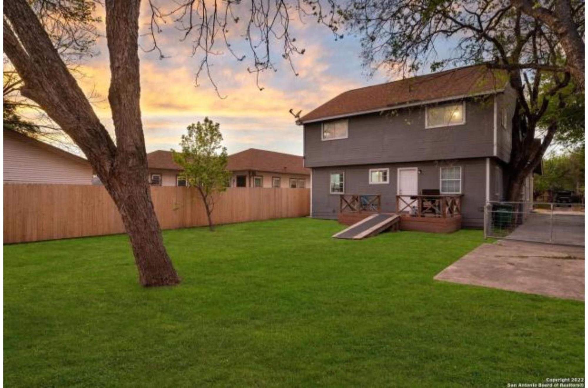 Experience Serenity In A 4br3ba Downtown Holiday home *