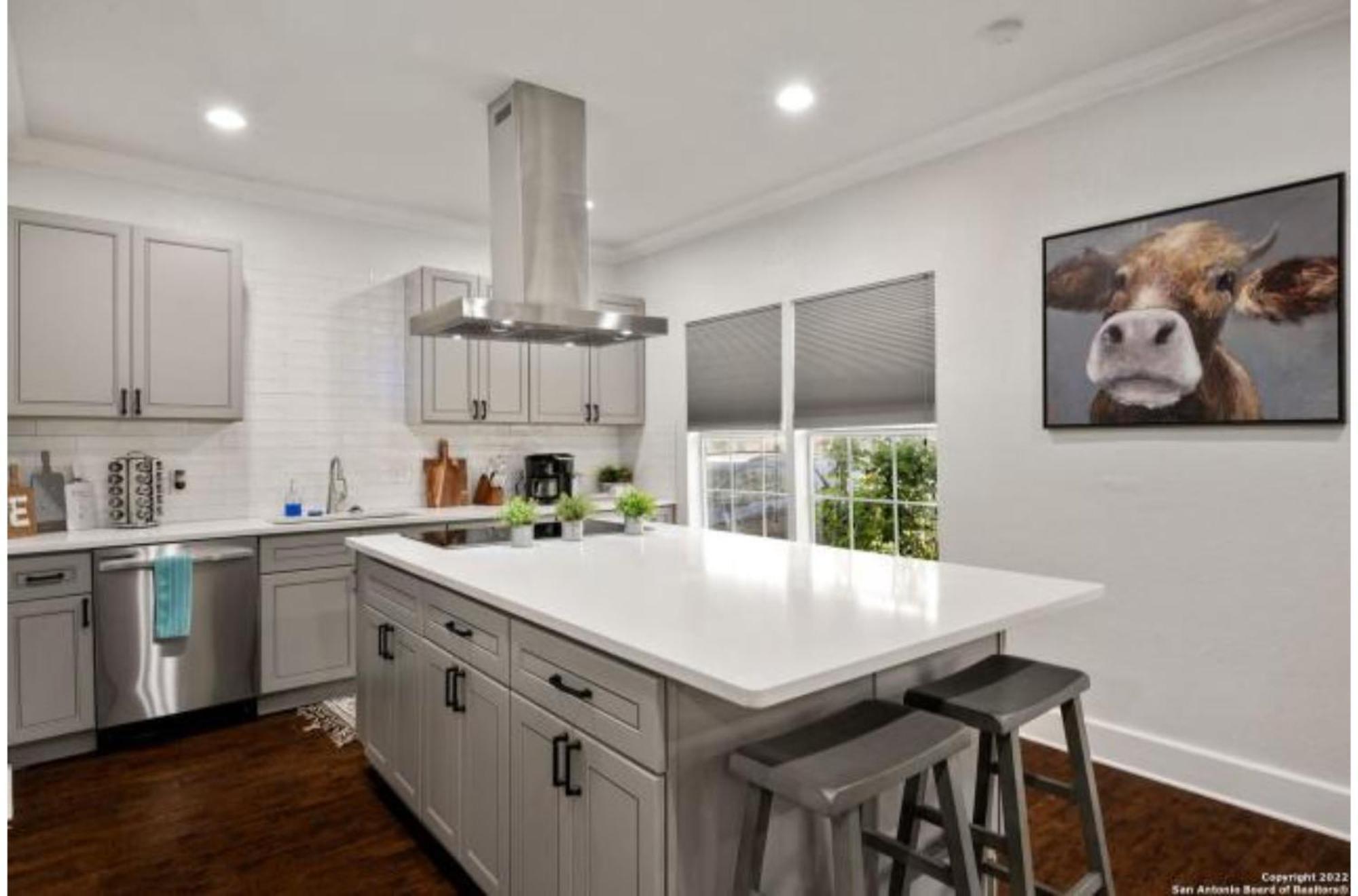 Experience Serenity In A 4br3ba Downtown Holiday home