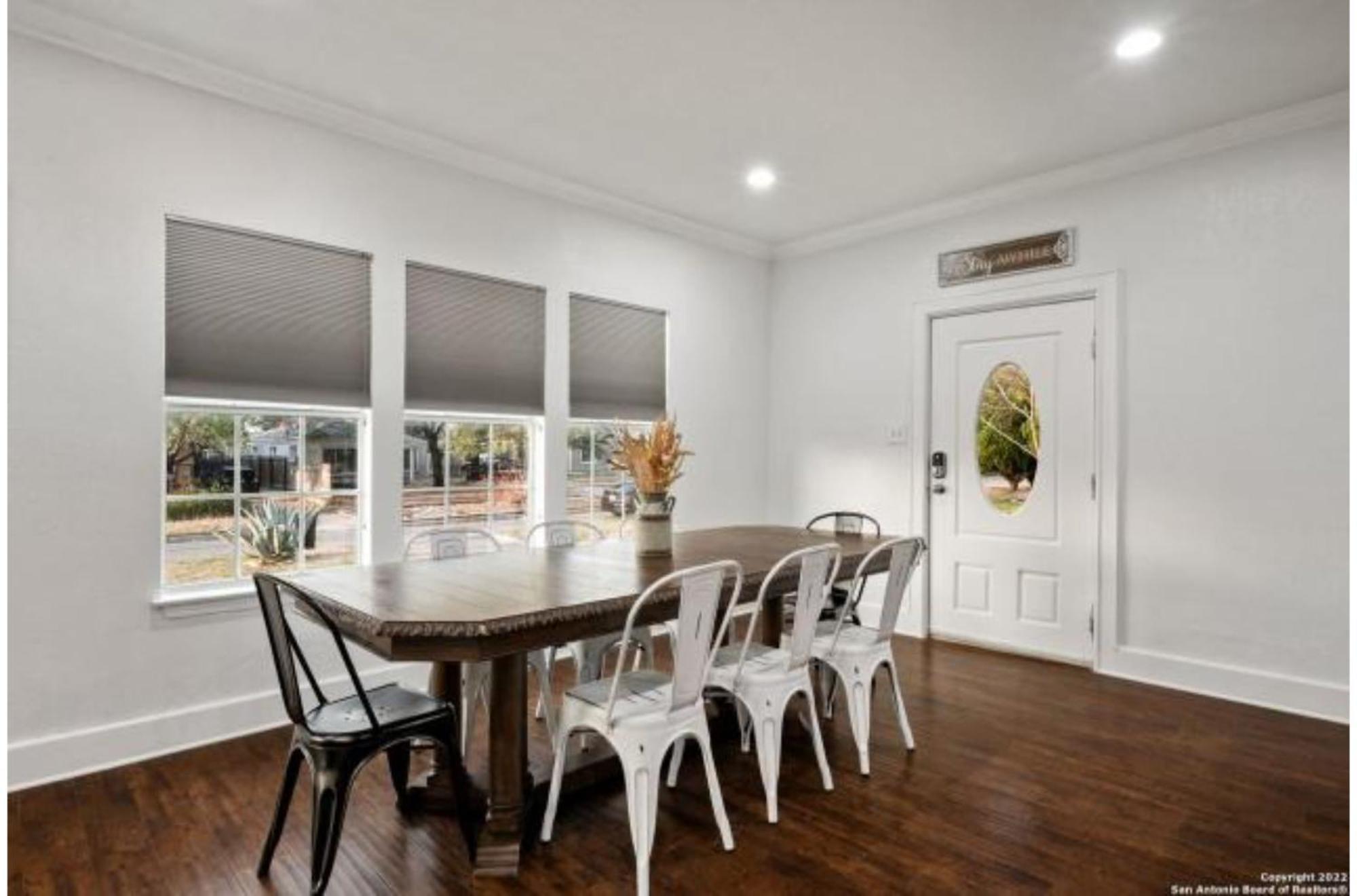Experience Serenity In A 4br3ba Downtown *
