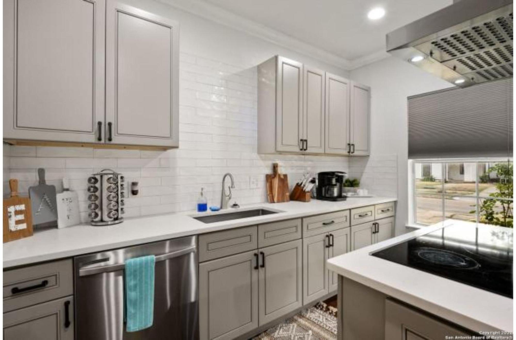 Experience Serenity In A 4br3ba Downtown Holiday home *