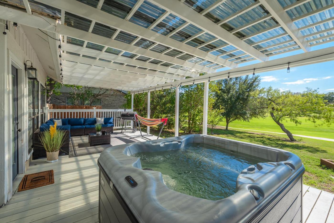 Stunning Deck, Hot-tub View To & Golf Course Holiday home *