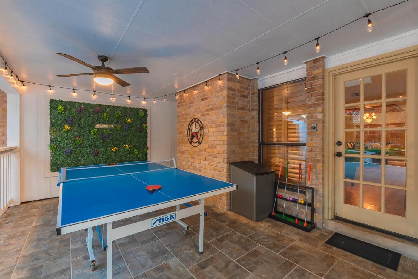 Beautiful Texas Ranch House, Game & Minigolf Holiday home