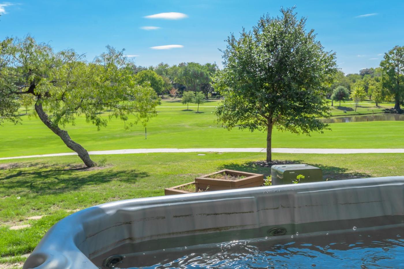 Stunning Deck, Hot-tub View To & Golf Course Holiday home *