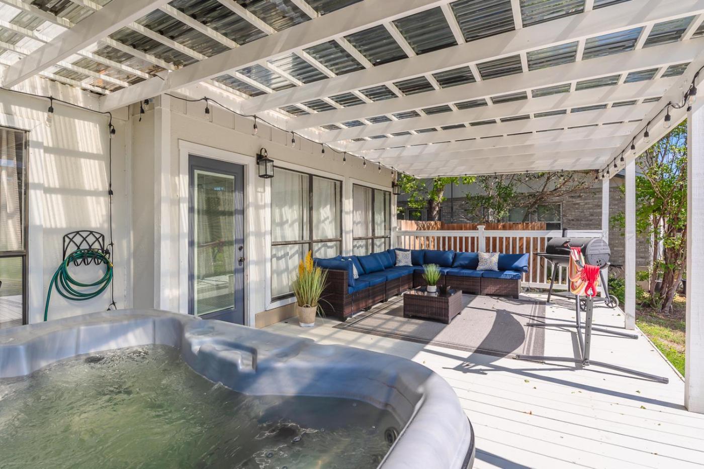 Holiday home Stunning Deck, Hot-tub View To & Golf Course San Antonio