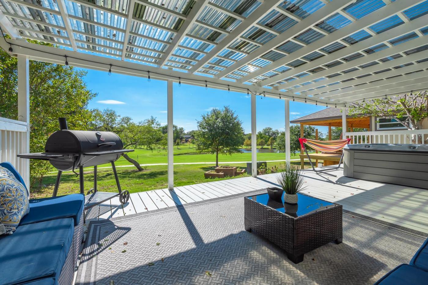 Stunning Deck, Hot-tub View To & Golf Course Holiday home