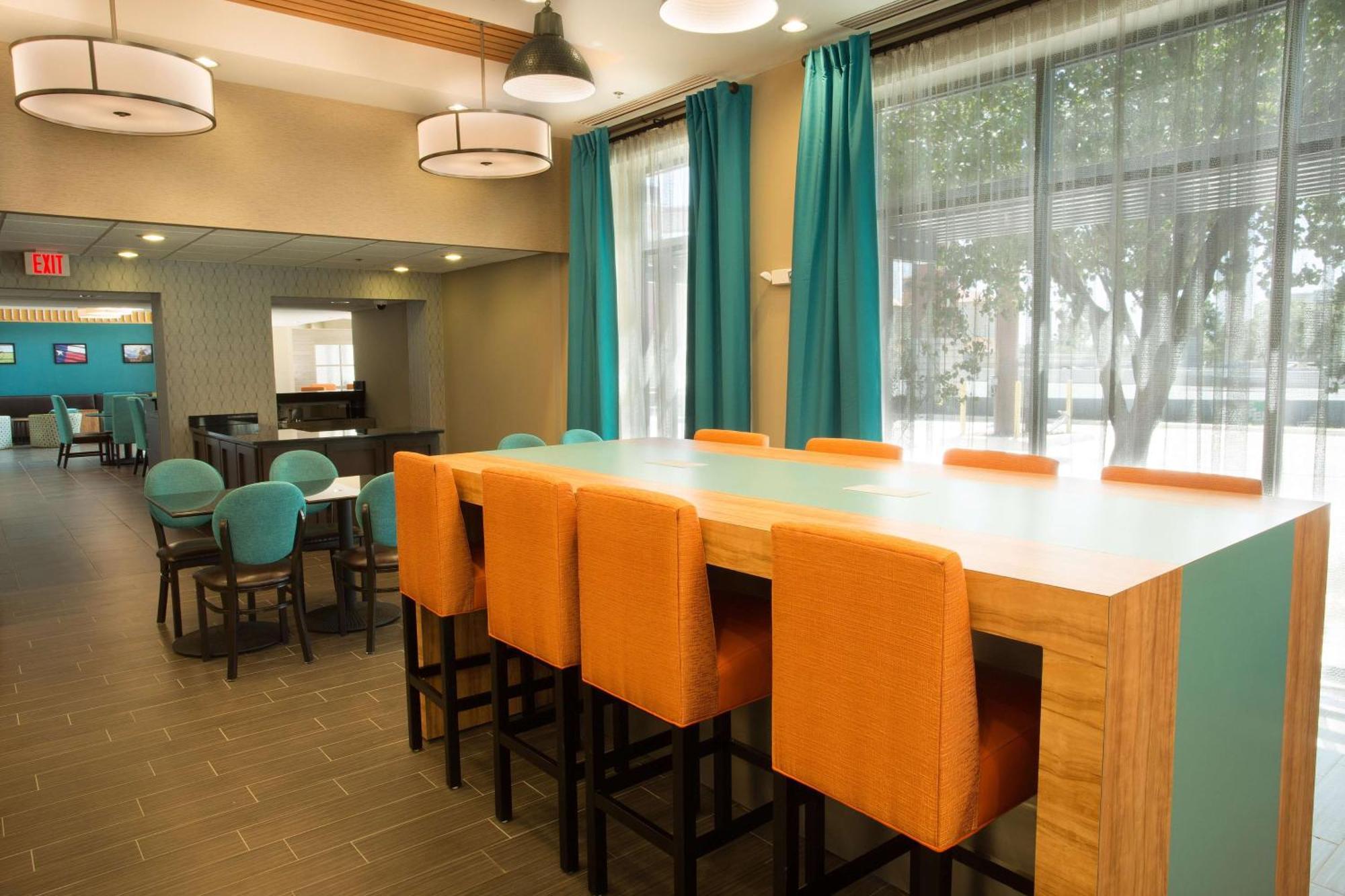 Pear Tree Airport Hotel 2*