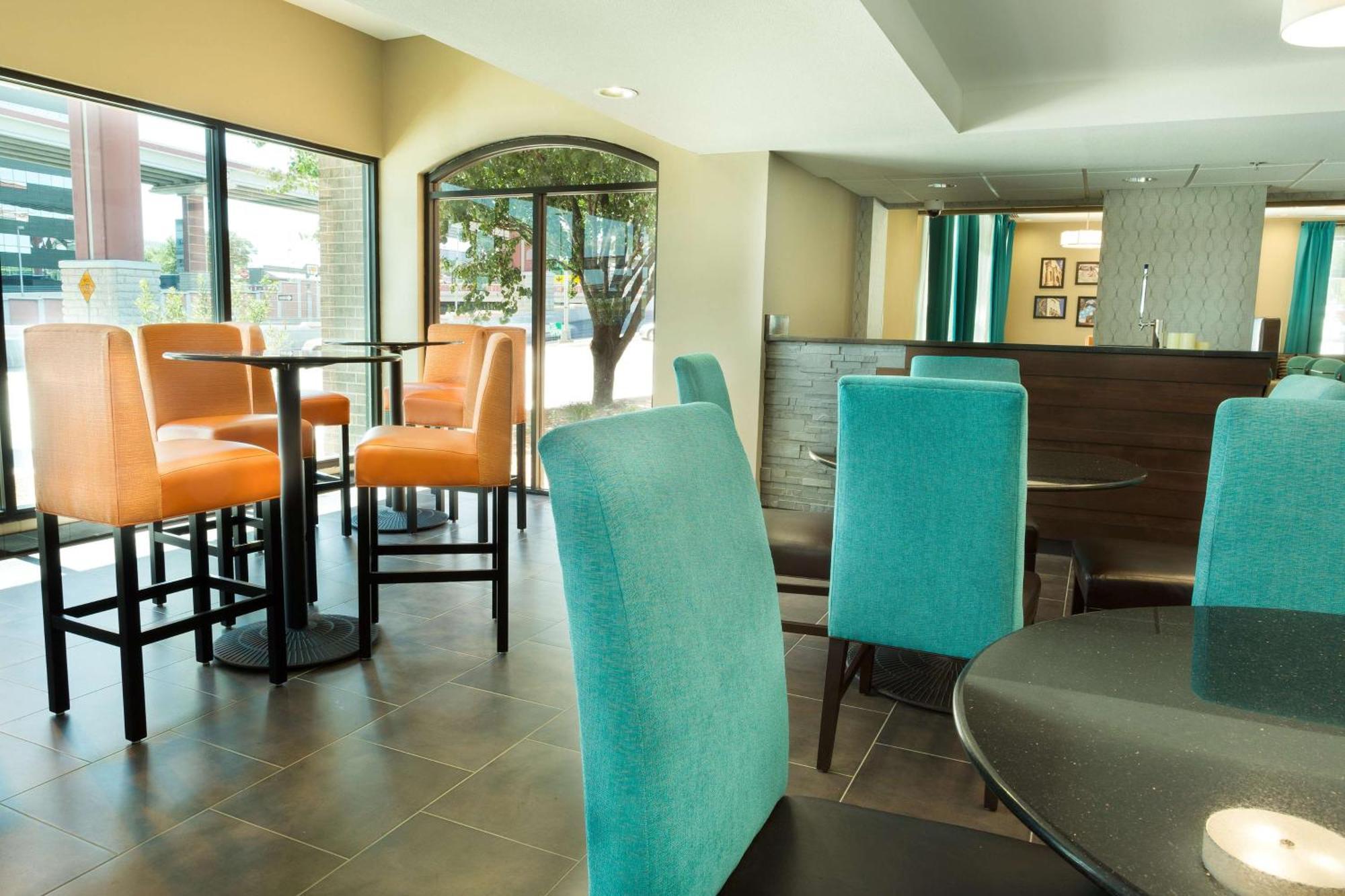 Hotel Pear Tree Airport