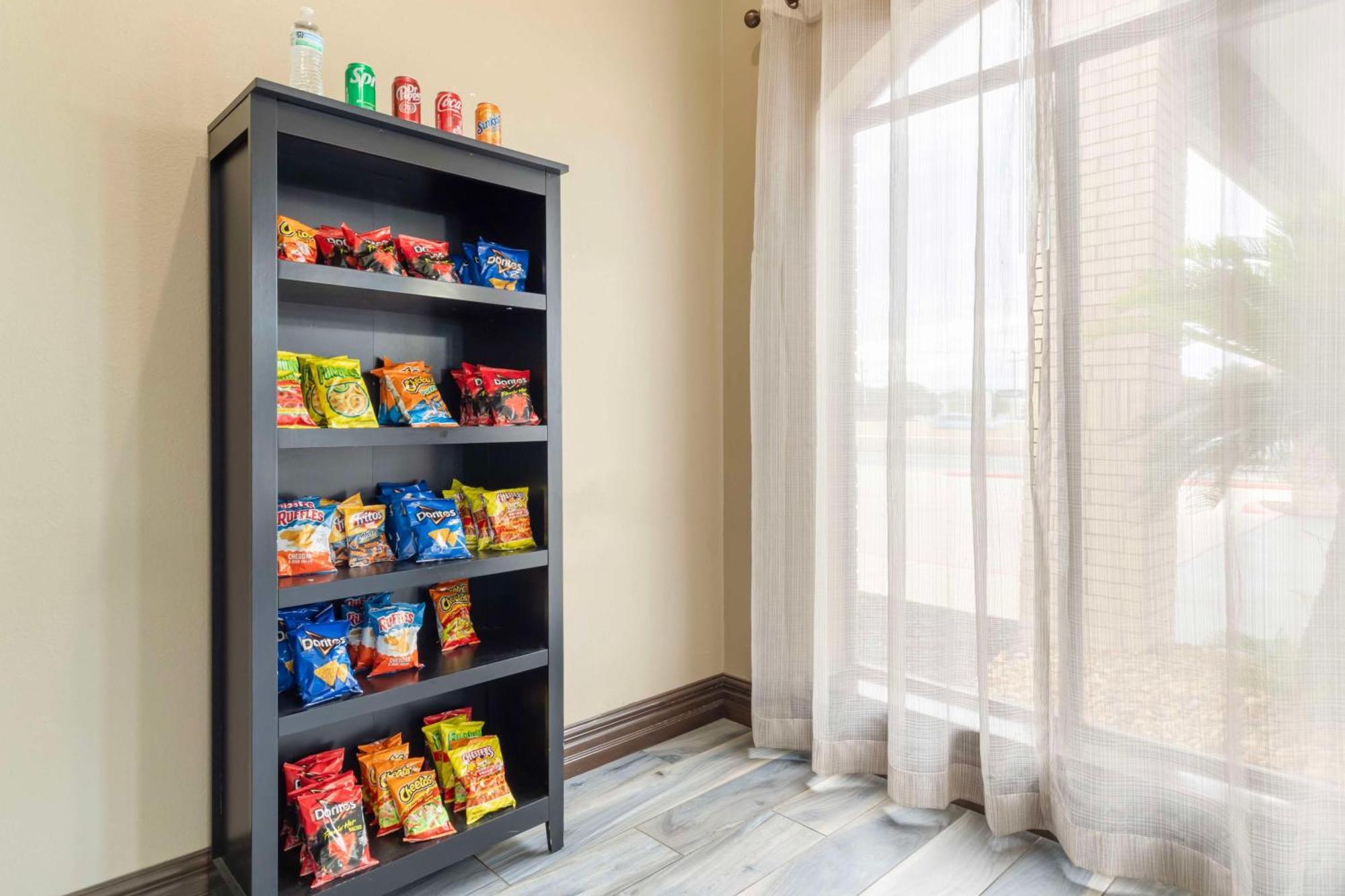 Western Near Lackland Afb Seaworld 3*
