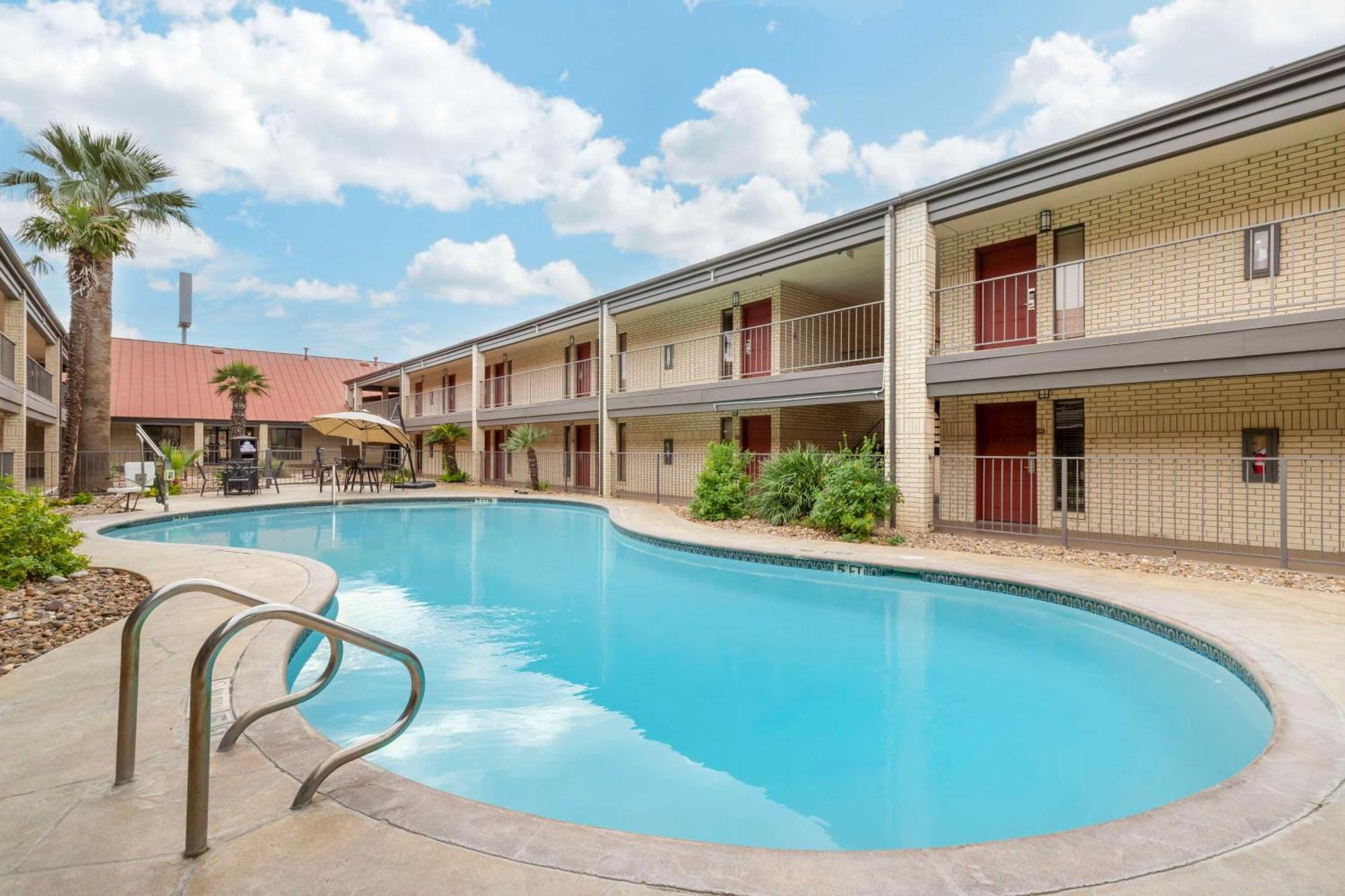 Motel Western Near Lackland Afb Seaworld 3*