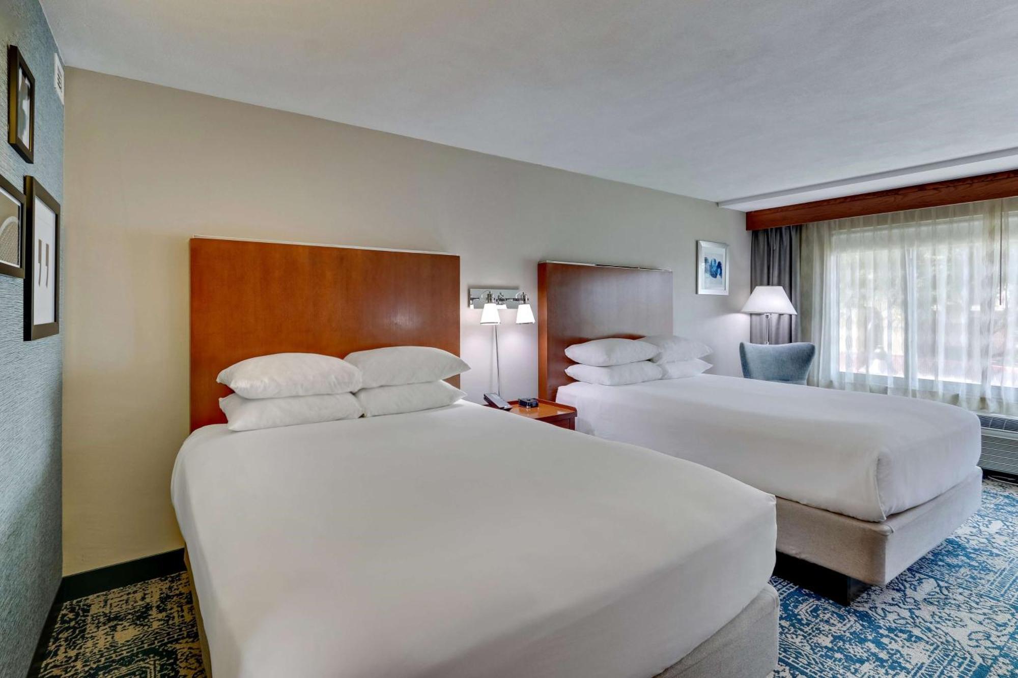 Hotel Drury & Airport 3*