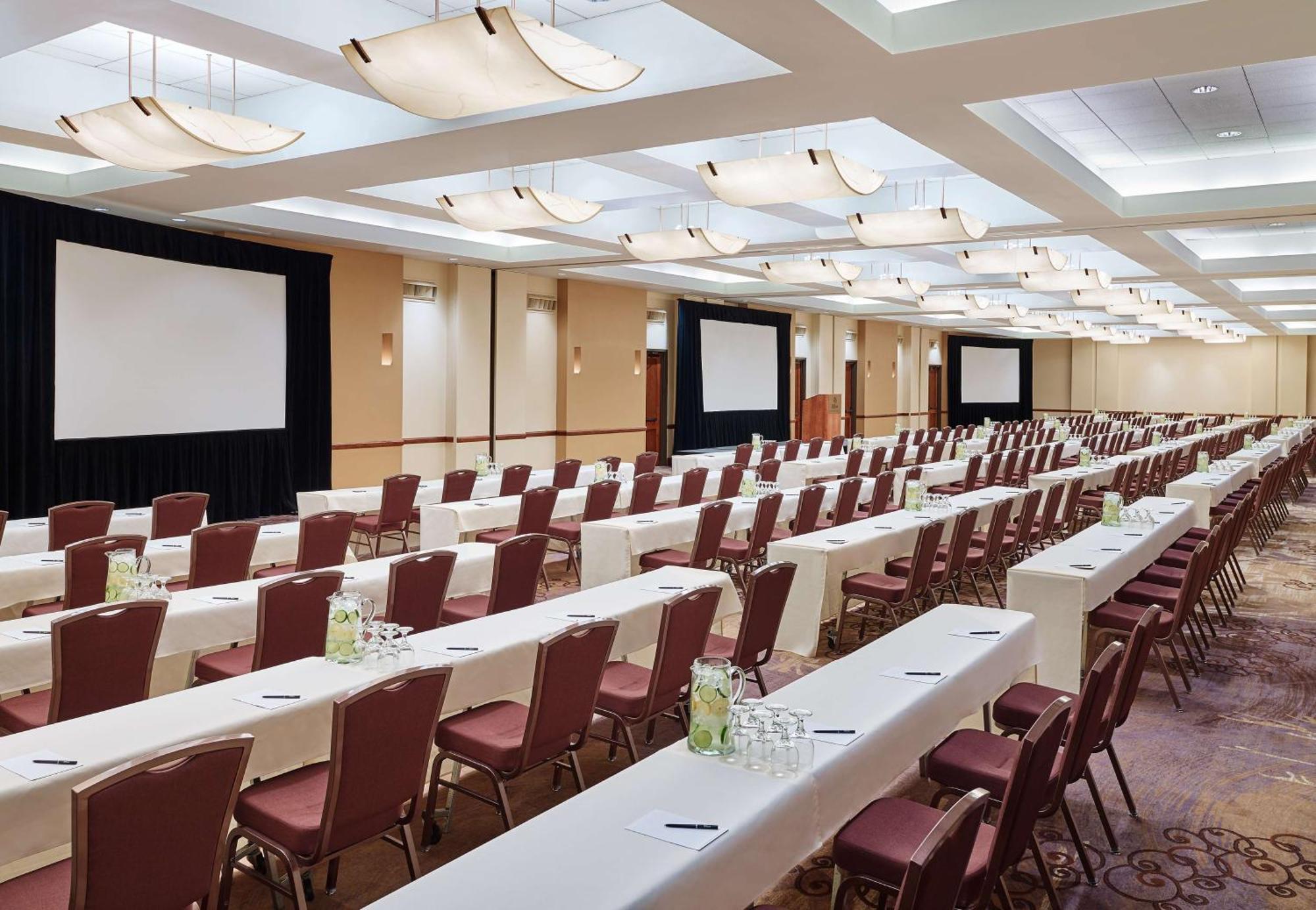 Doubletree By Hilton Airport