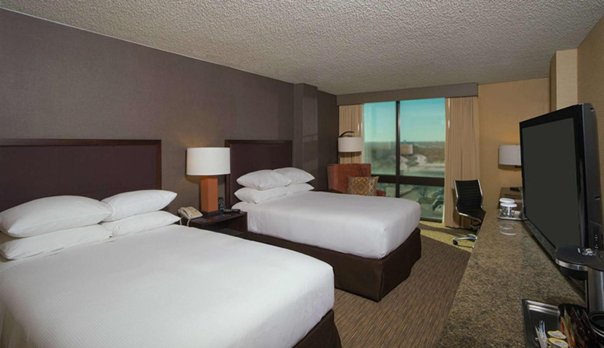 Hotel Doubletree By Hilton Airport 3*