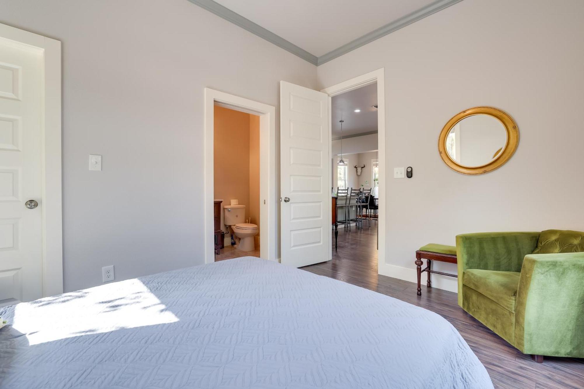 Modern Less Than 1 Mi To Dwtn With Yard! * San Antonio