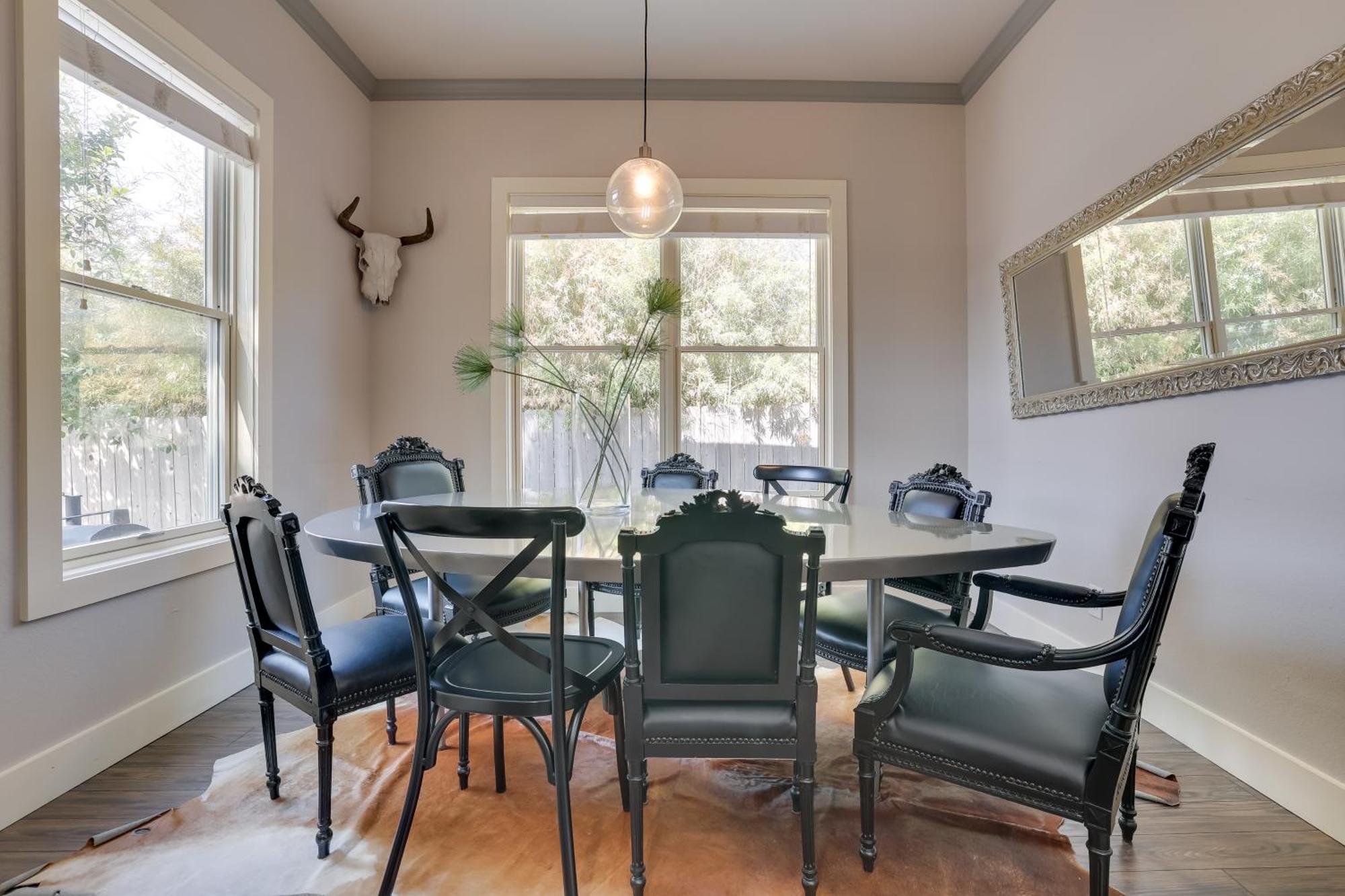 Modern Less Than 1 Mi To Dwtn With Yard! San Antonio