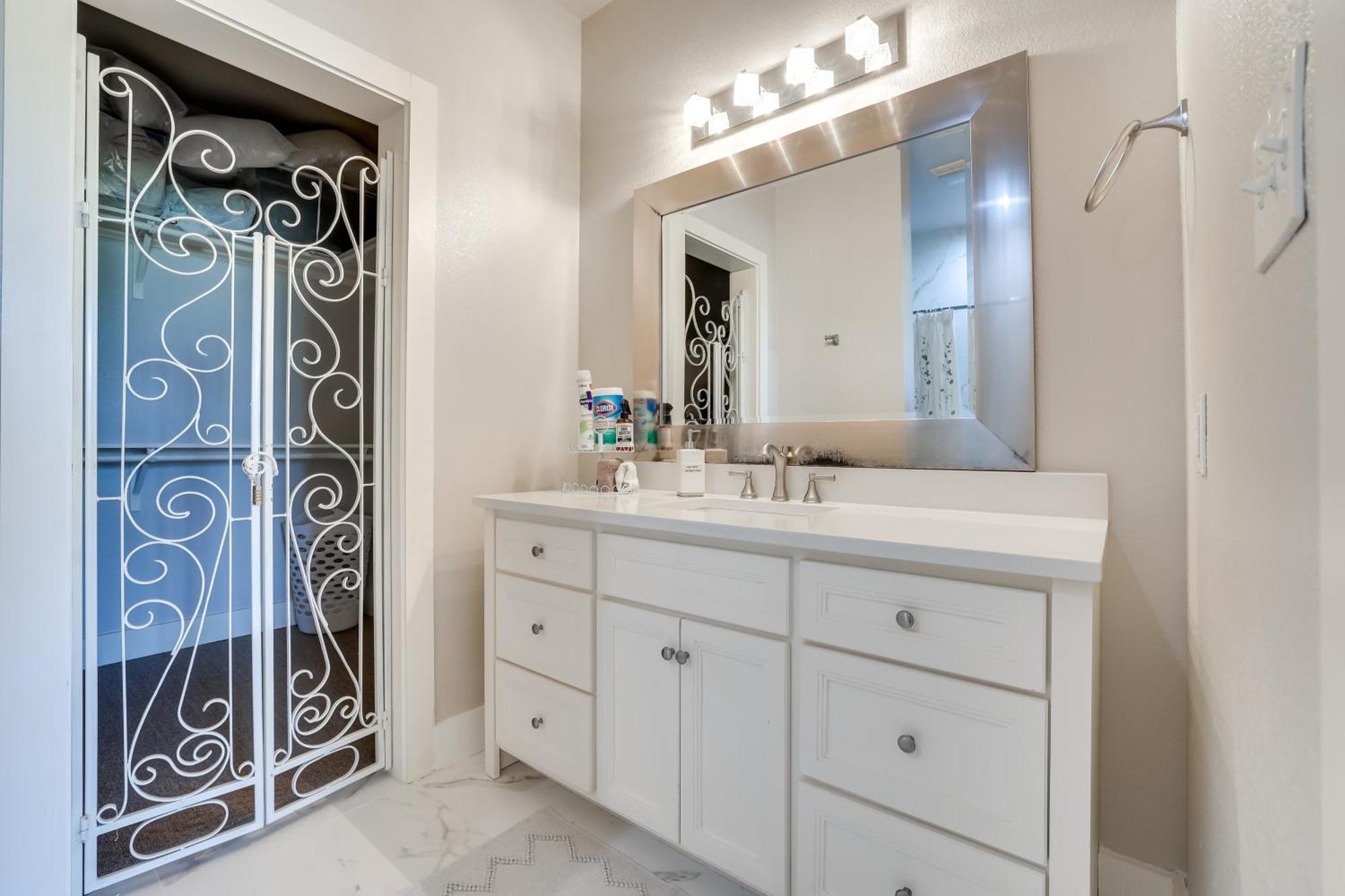 Modern Less Than 1 Mi To Dwtn With Yard! San Antonio