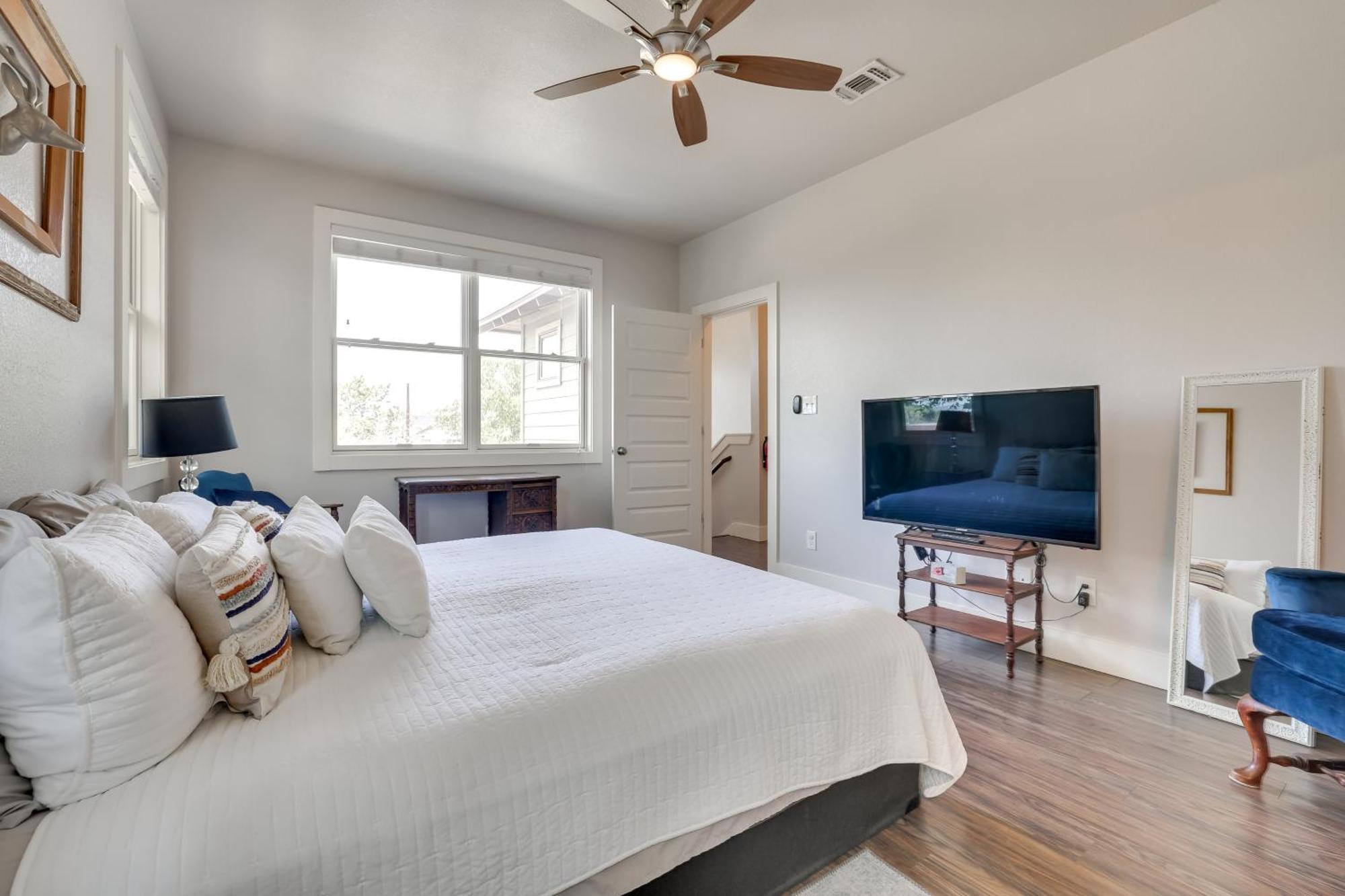 Holiday home Modern Less Than 1 Mi To Dwtn With Yard! San Antonio