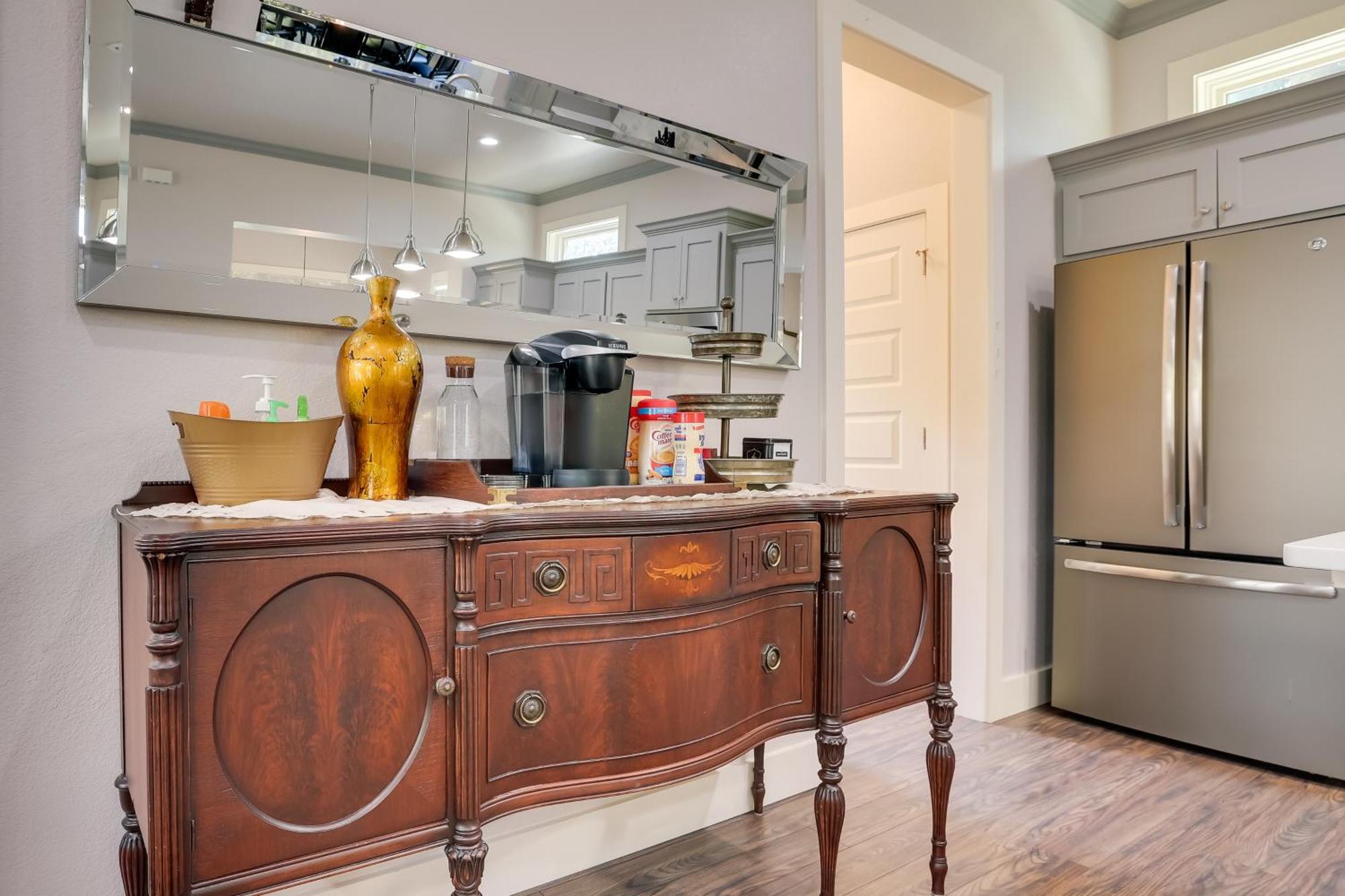 Modern Less Than 1 Mi To Dwtn With Yard! San Antonio