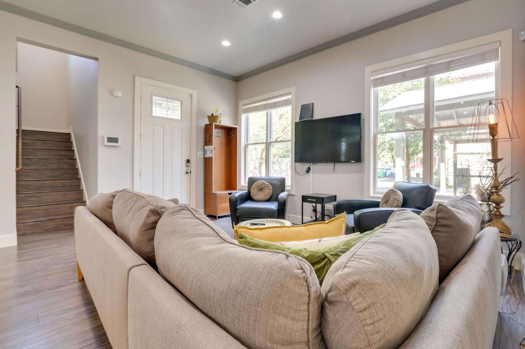 Modern Less Than 1 Mi To Dwtn With Yard! * San Antonio