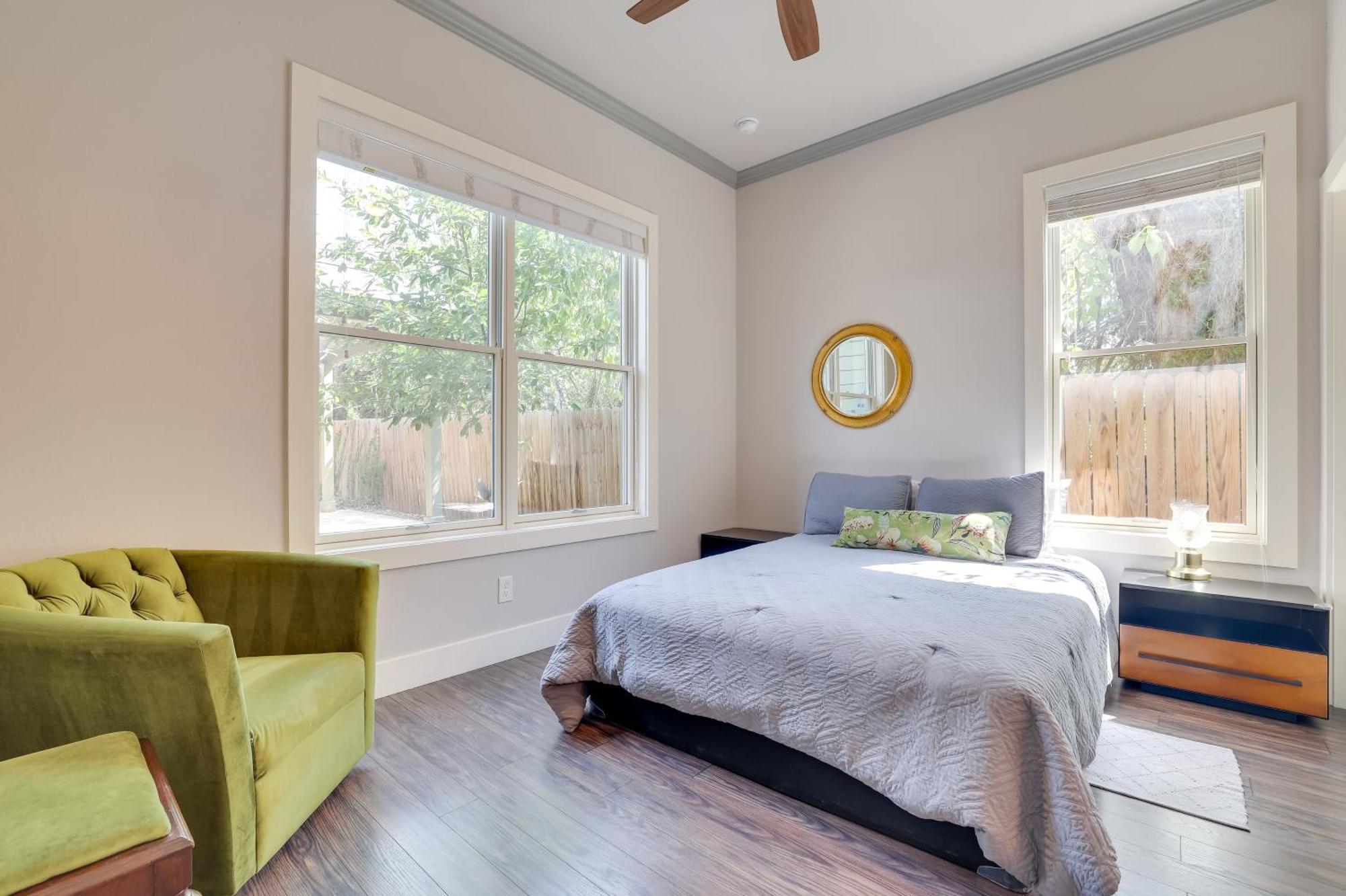Modern Less Than 1 Mi To Dwtn With Yard! San Antonio