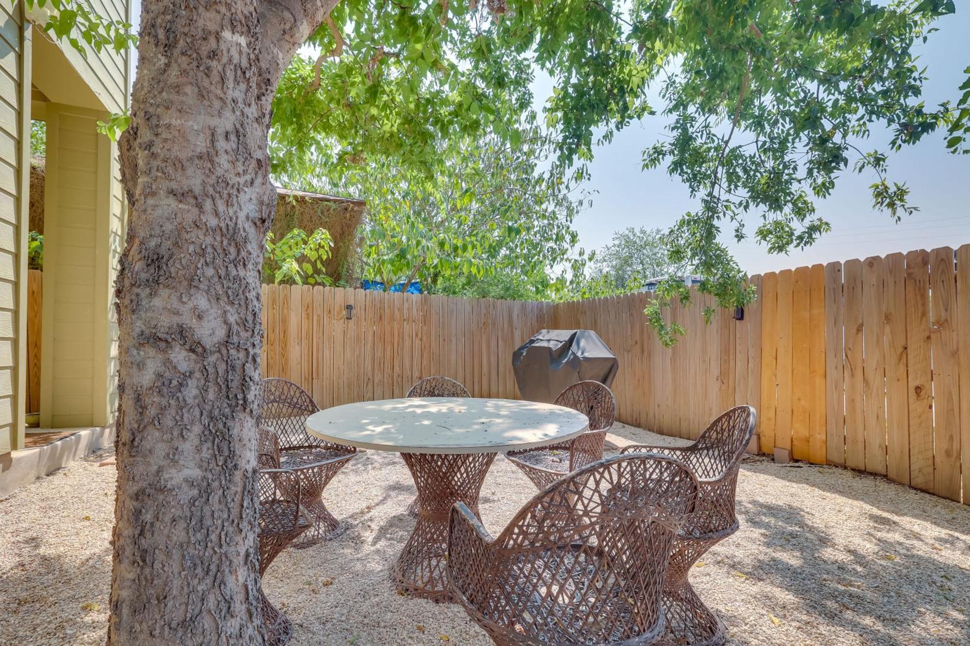 Modern Less Than 1 Mi To Dwtn With Yard! * San Antonio