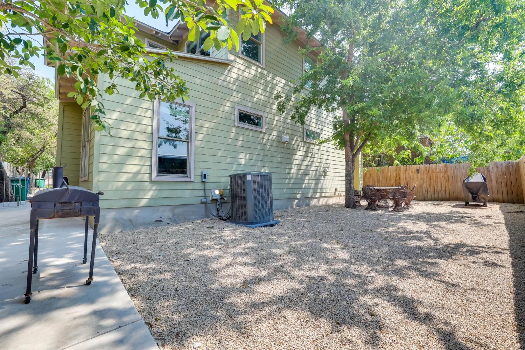Modern Less Than 1 Mi To Dwtn With Yard! *
