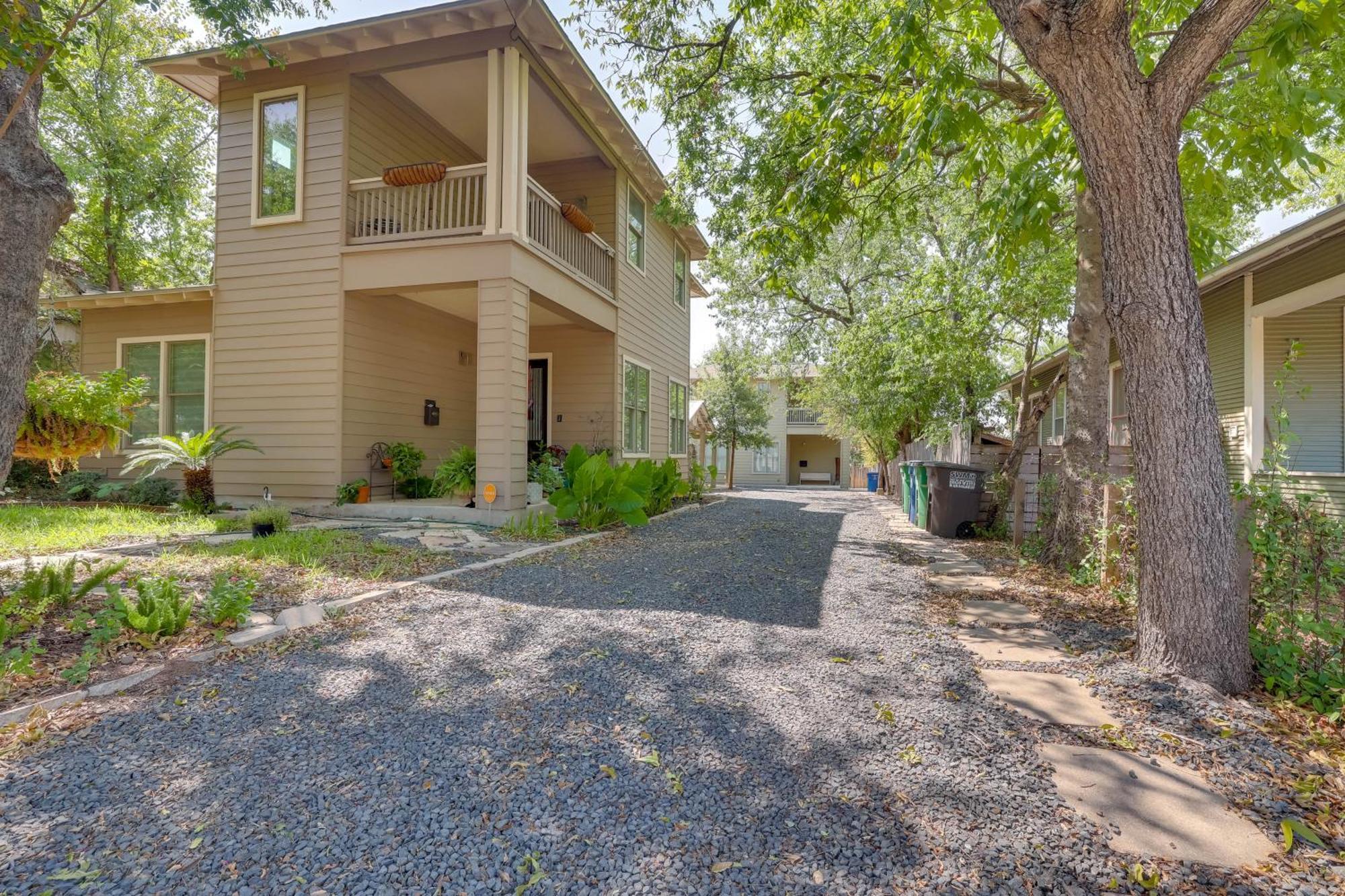 Modern Less Than 1 Mi To Dwtn With Yard! *