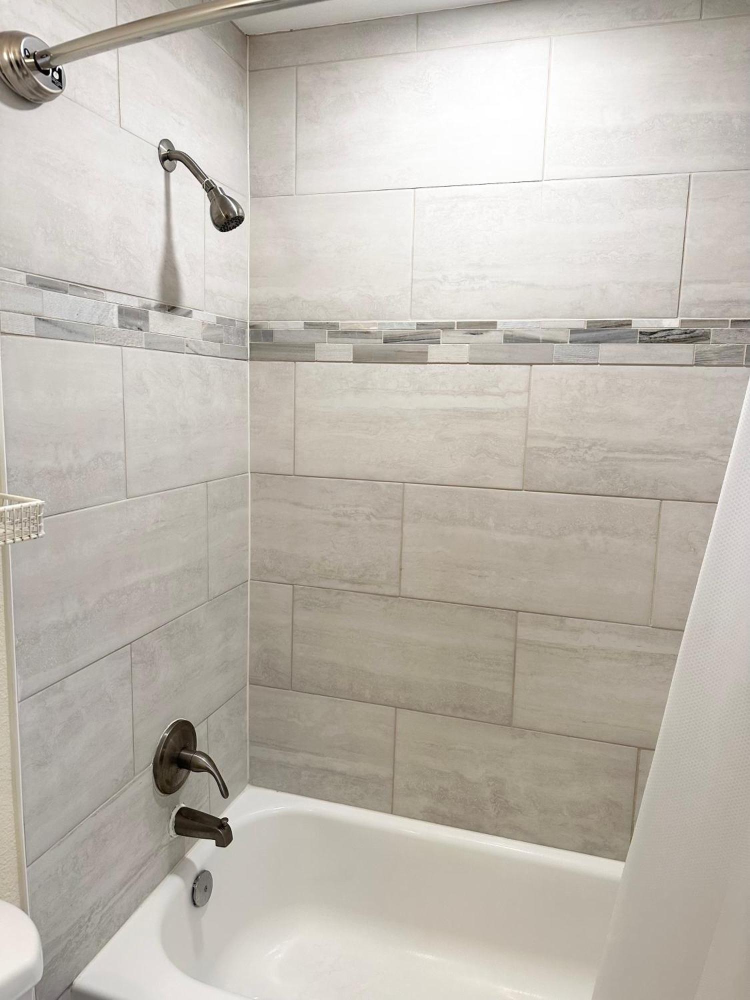 Minutes To Riverwalk, Sleeps 12, Pets Welcome! Holiday home *