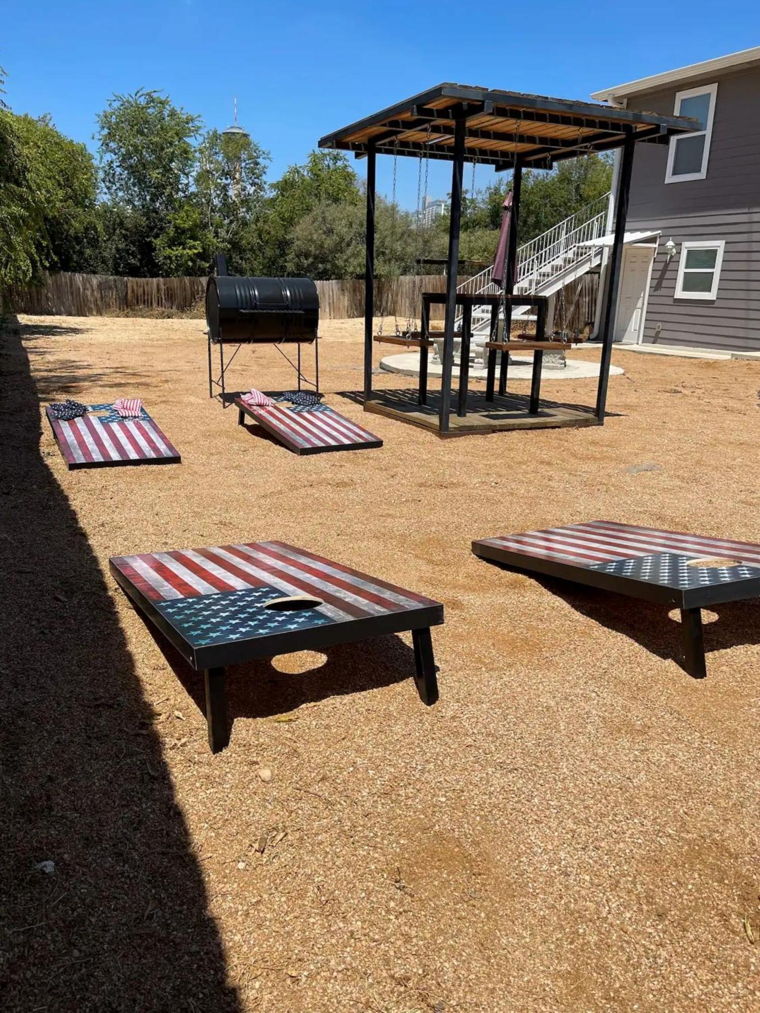 Minutes To Riverwalk, Sleeps 12, Pets Welcome! Holiday home
