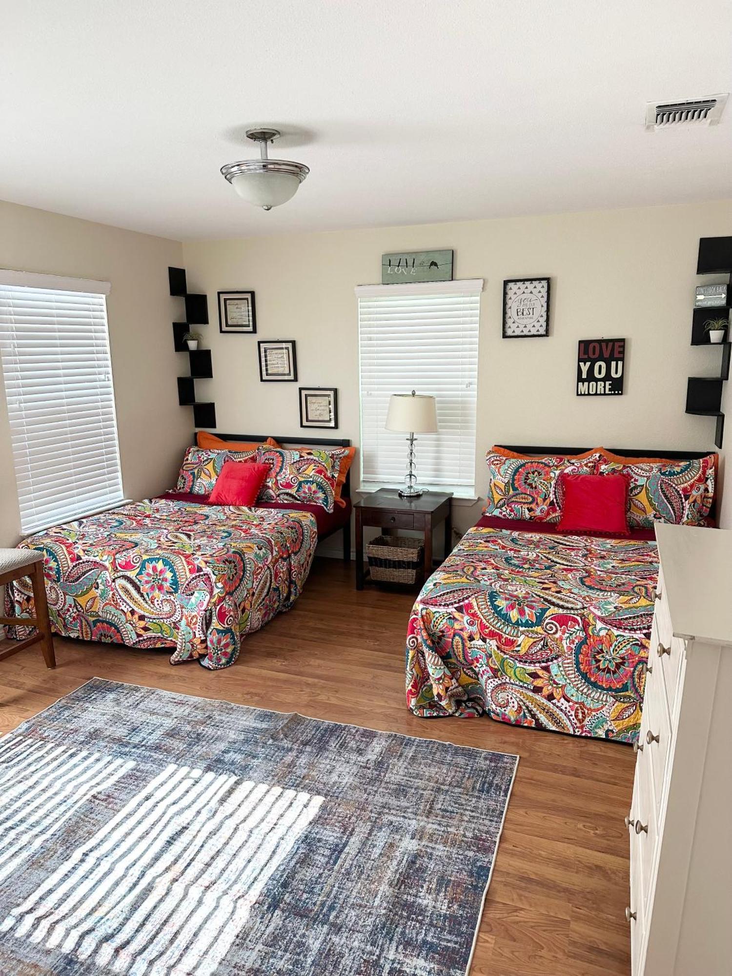 Minutes To Riverwalk, Sleeps 12, Pets Welcome! *