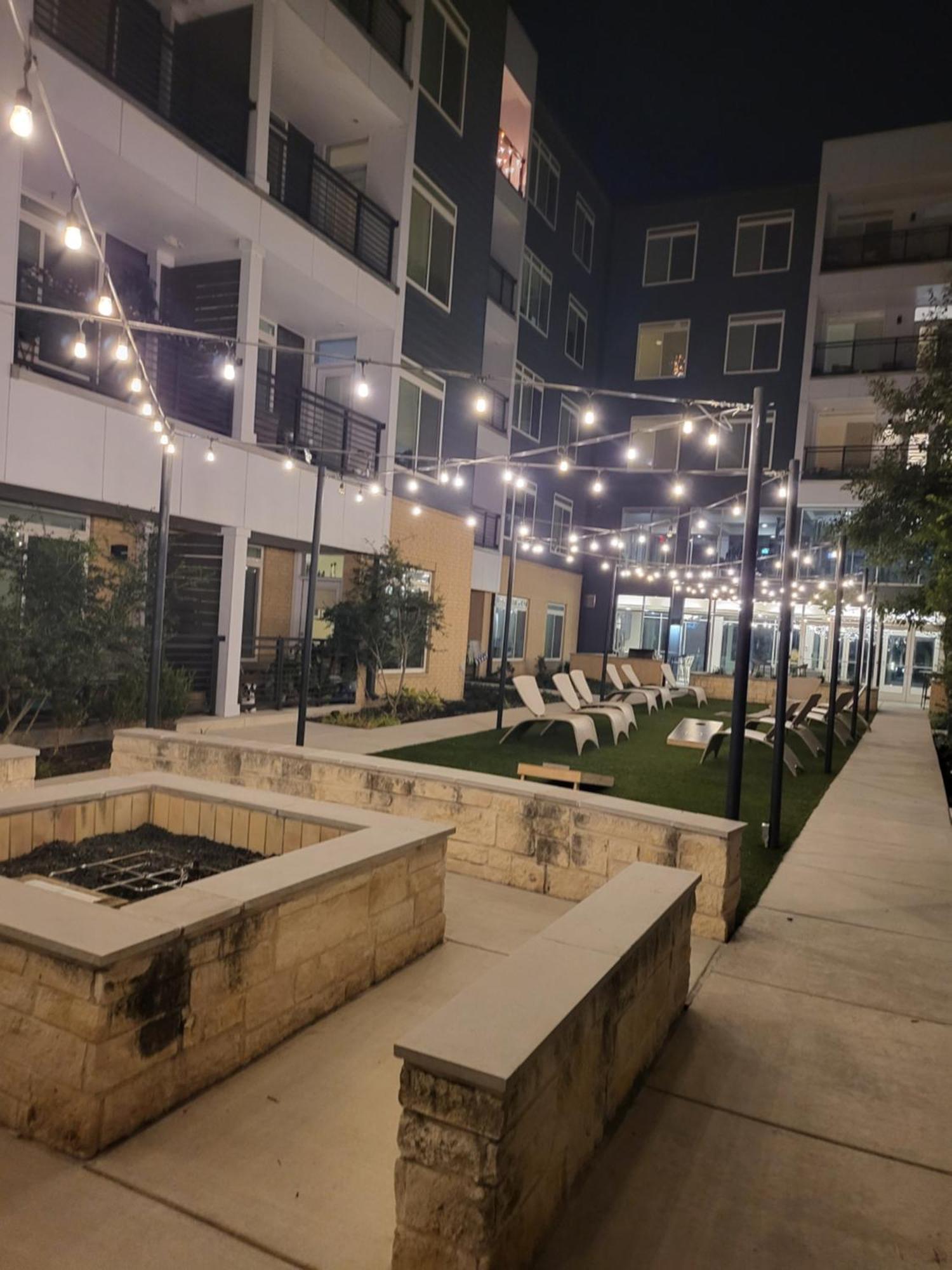 Beautiful On Riverwalk W King Ste Free Parking Pet Friendly Centrally Located On The Riverwalk