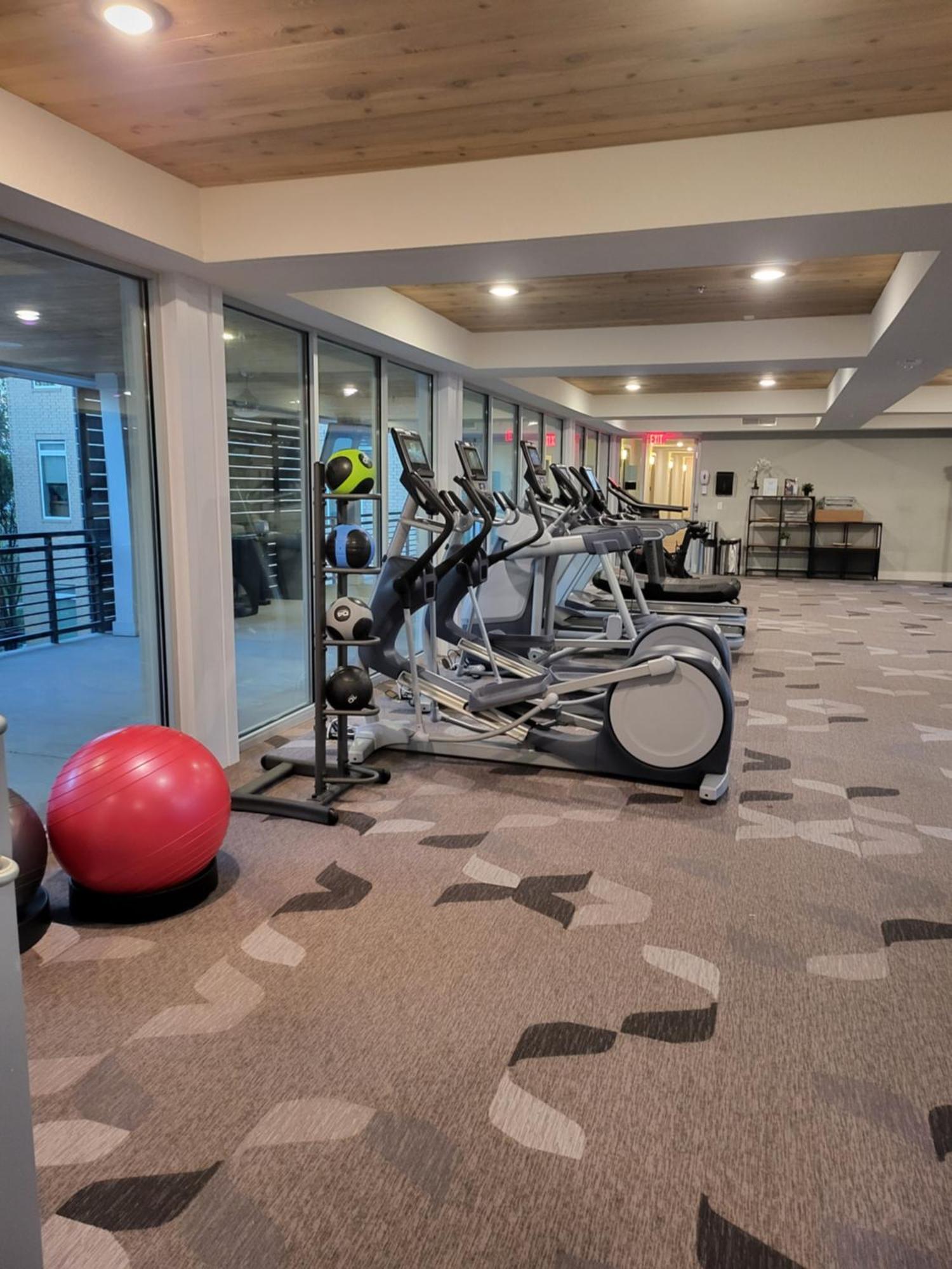 Beautiful On Riverwalk W King Ste Free Parking Pet Friendly Centrally Located On The Riverwalk San Antonio