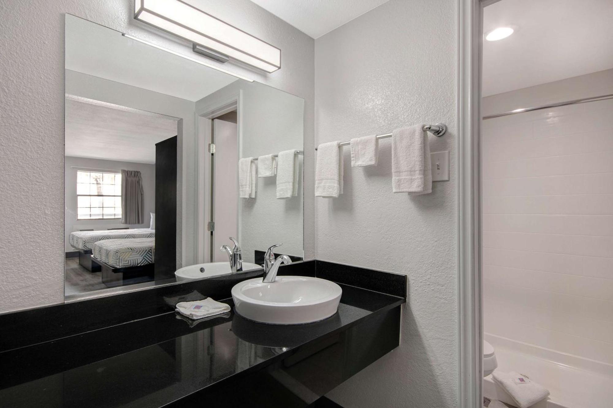 6 Tx Northwest Medical Center Hotel 2*