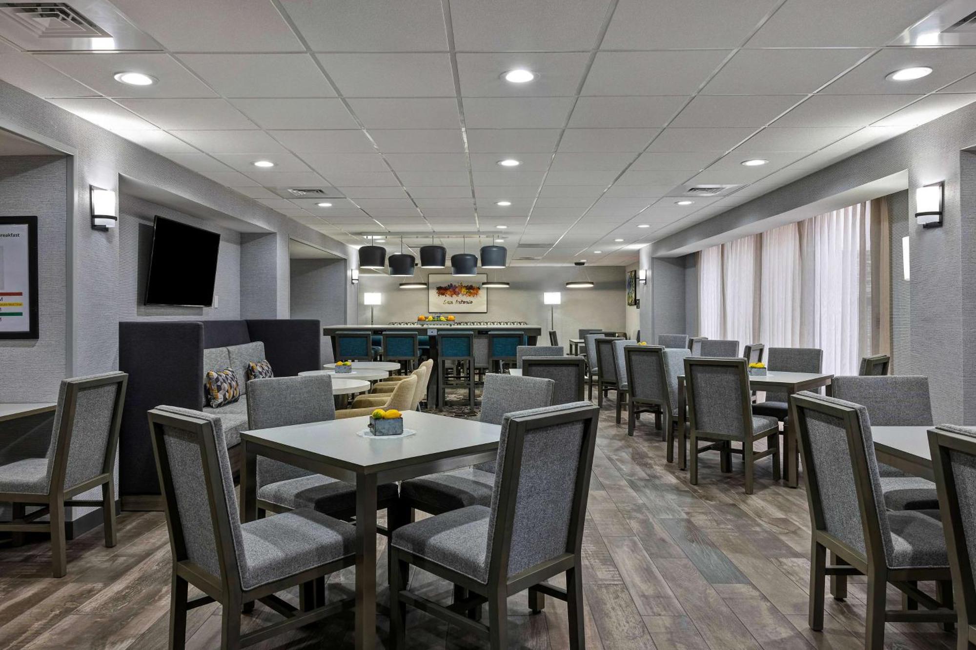 Hampton Downtown 3*