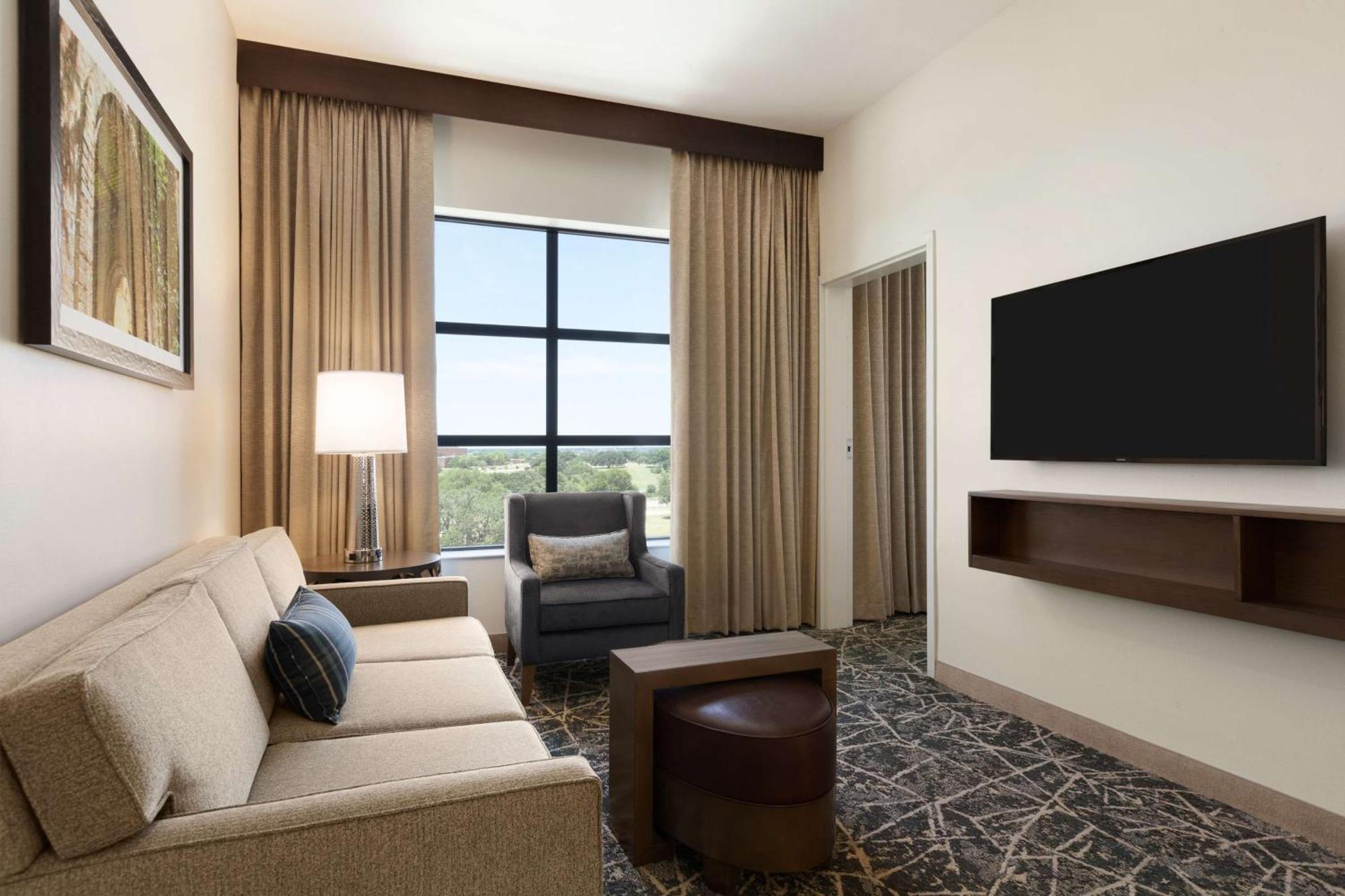 Hotel Embassy Brooks Base &