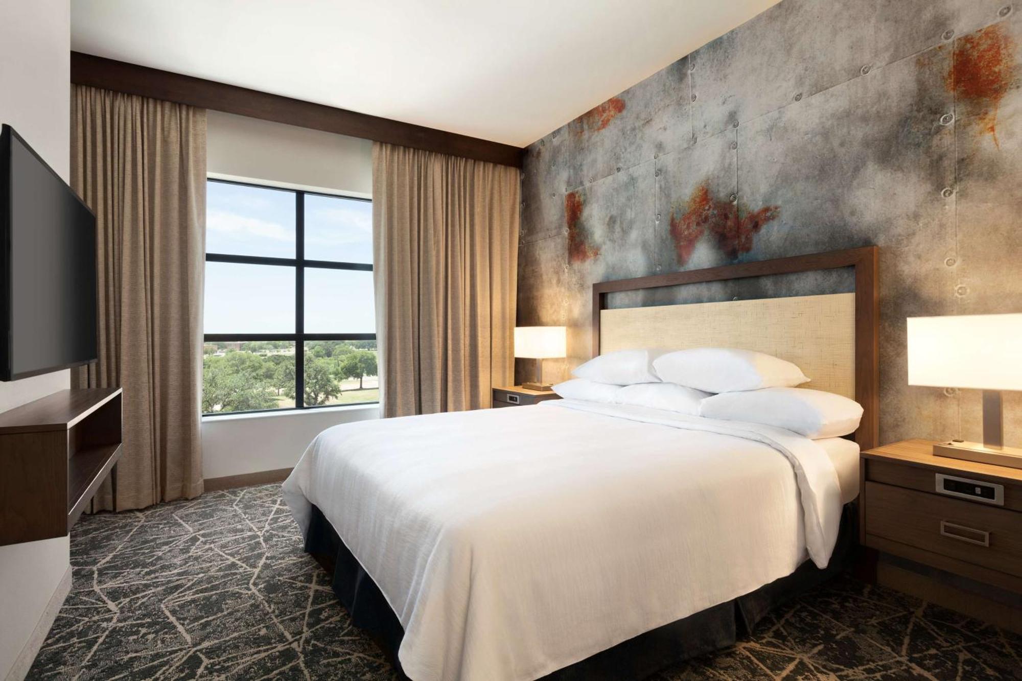 Embassy Brooks Base & 4* San Antonio