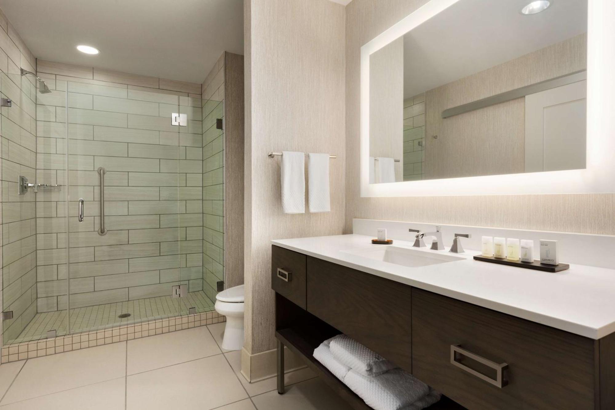 Embassy Brooks Base & Hotel 4*