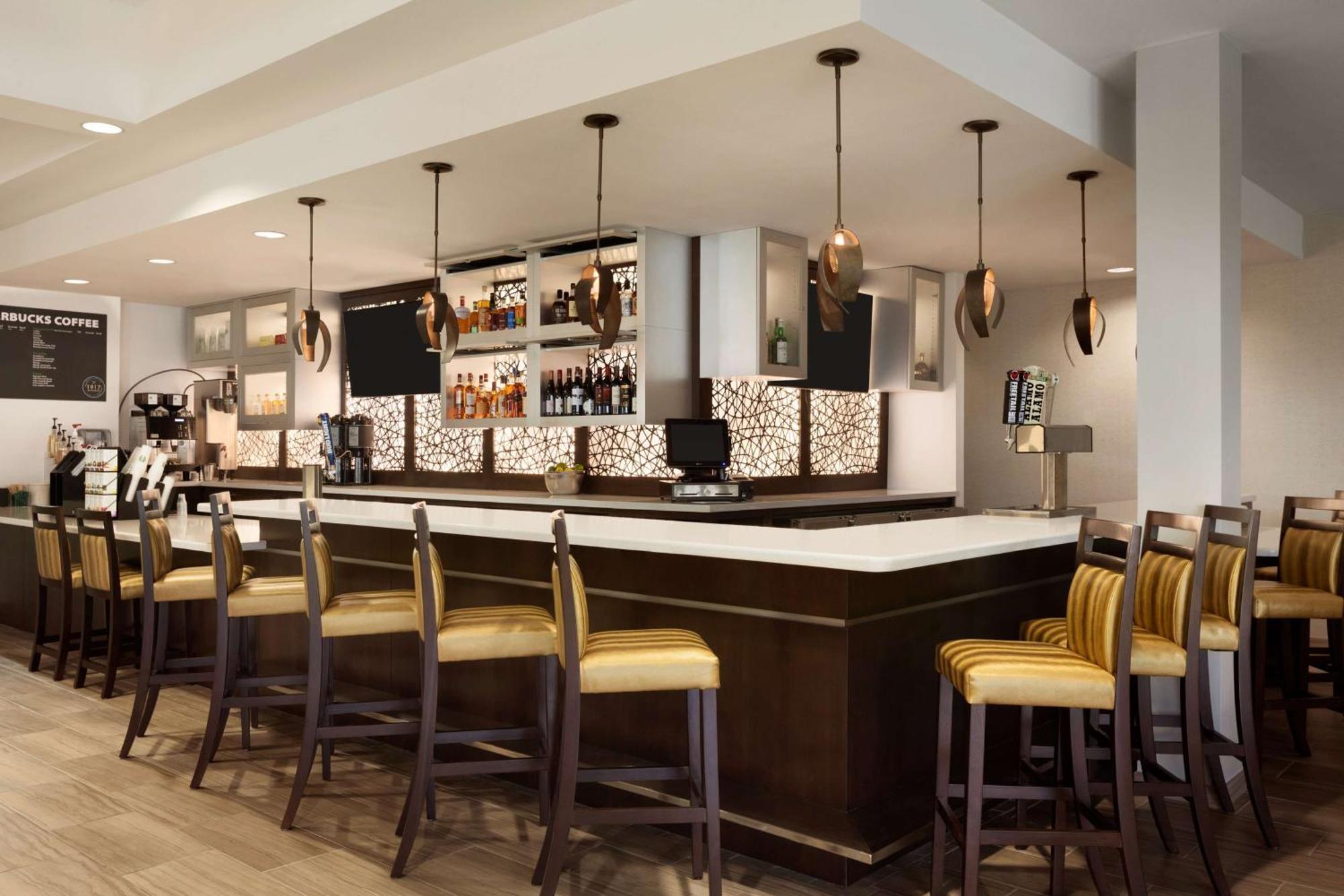Hotel Embassy Brooks Base & 4*