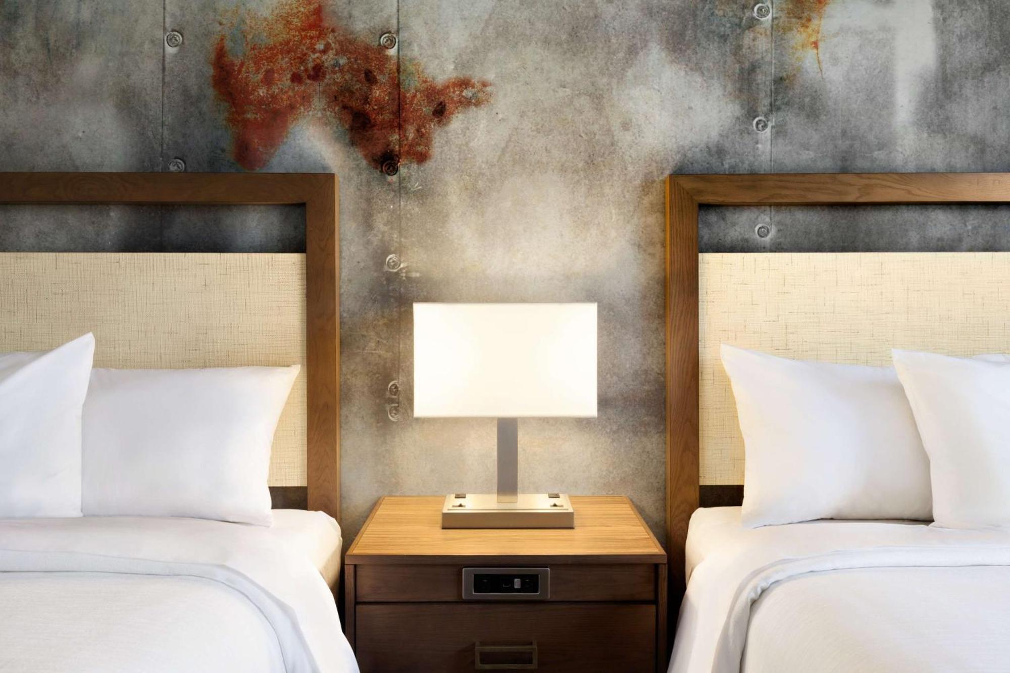 Hotel Embassy Brooks Base & San Antonio