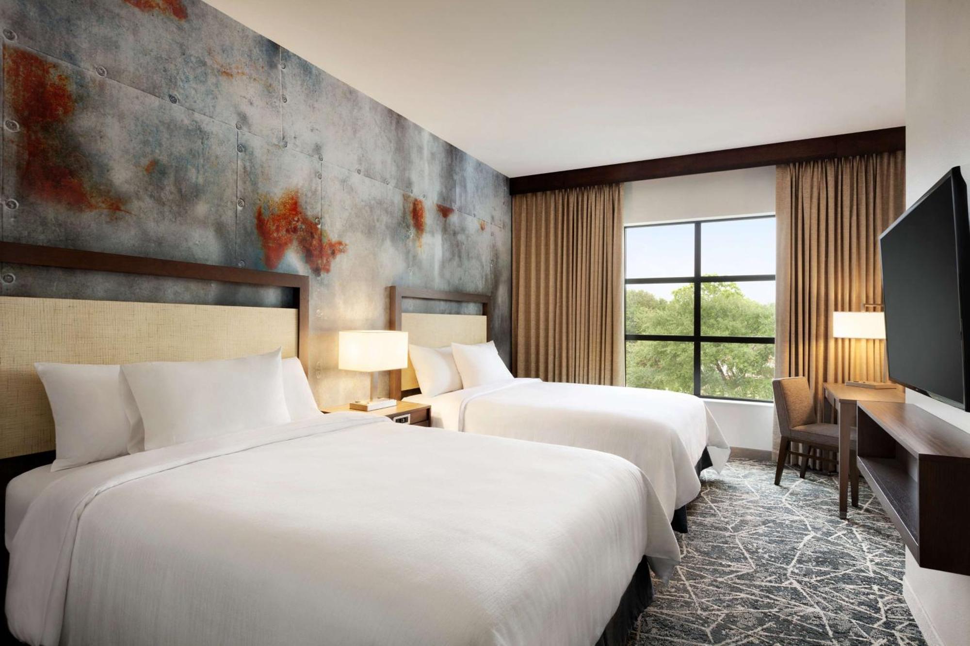 Hotel Embassy Brooks Base &