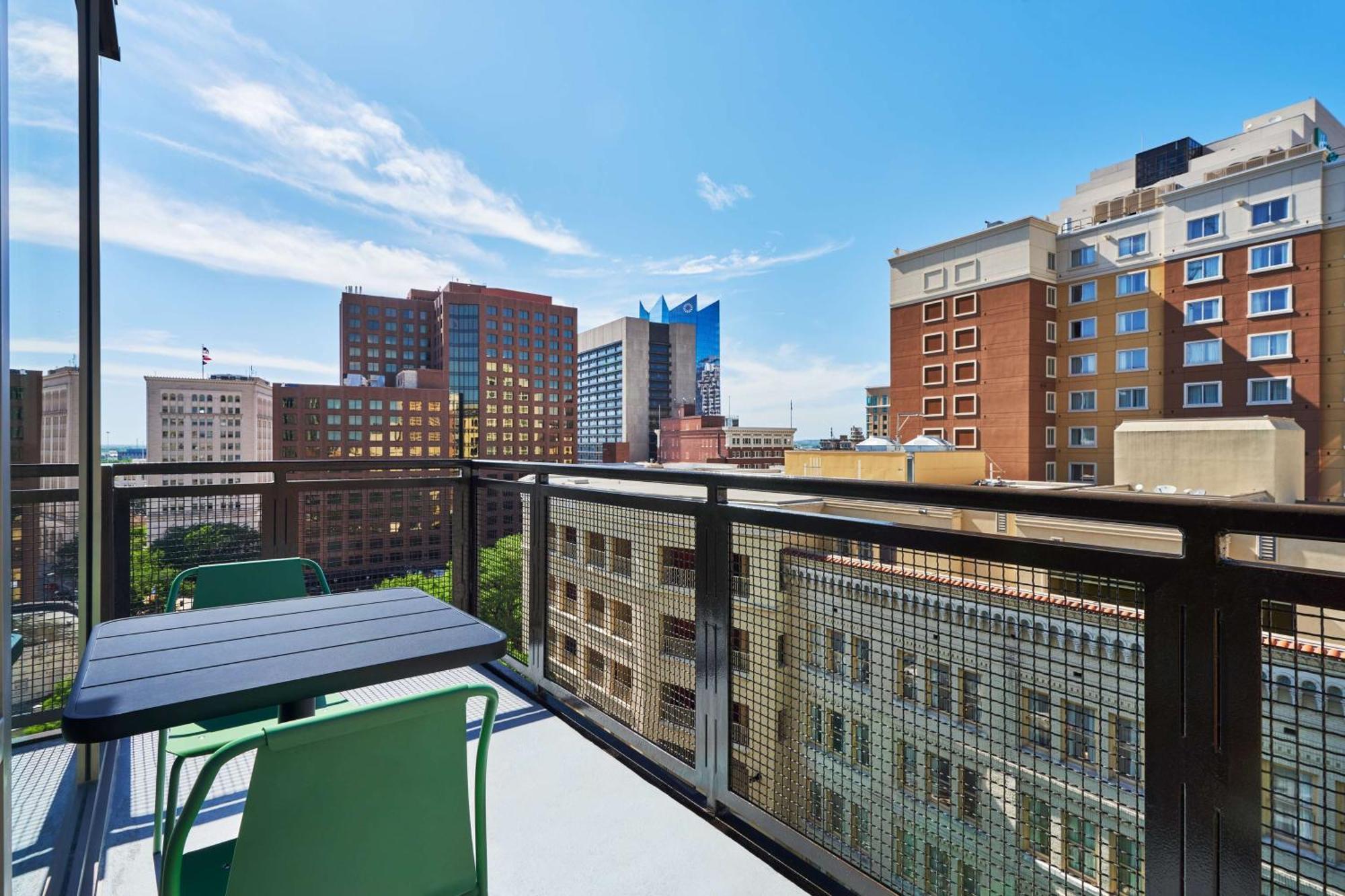 Hotel Canopy By Hilton Riverwalk 4*