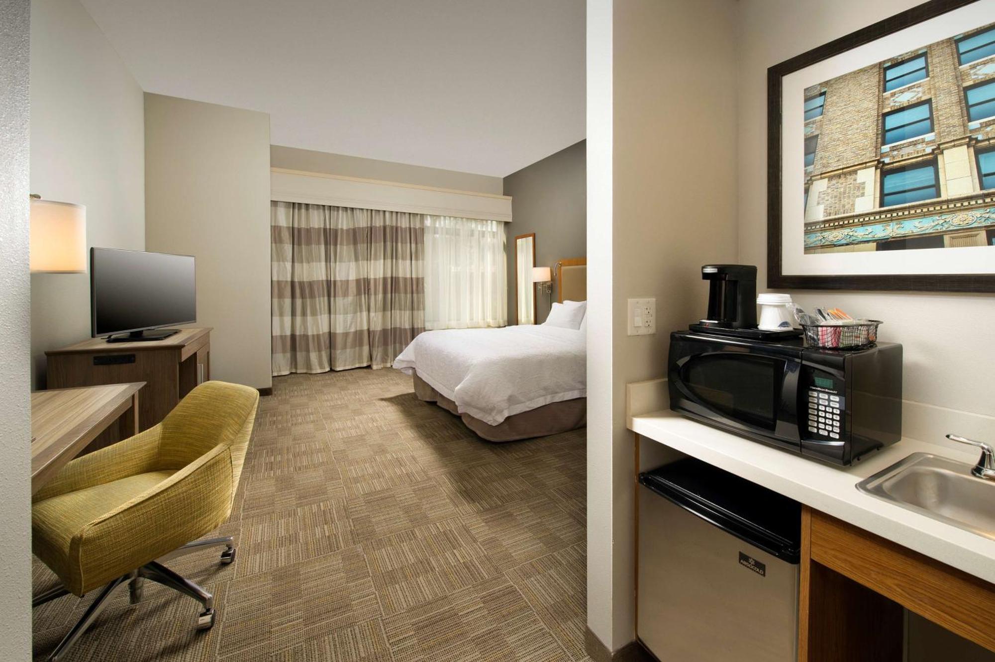 Hotel Hampton & Northwest/medical Center 3*