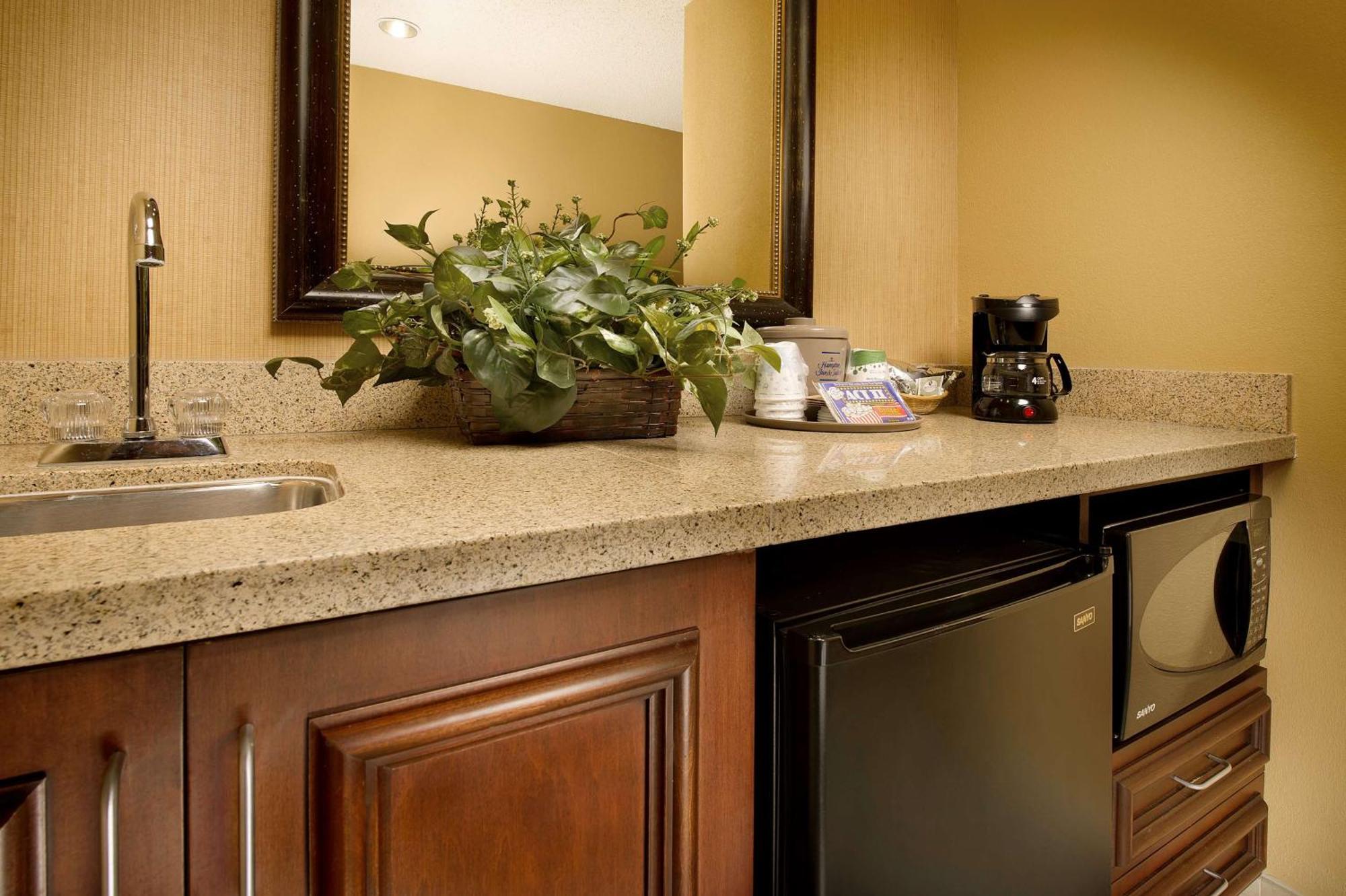 Hampton And Airport Hotel 3*