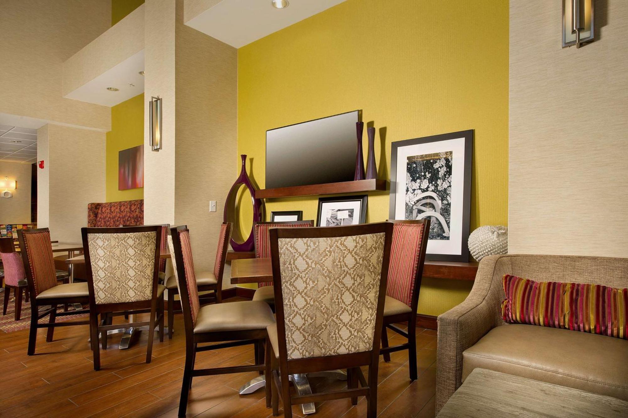 Hotel Hampton And Airport 3*